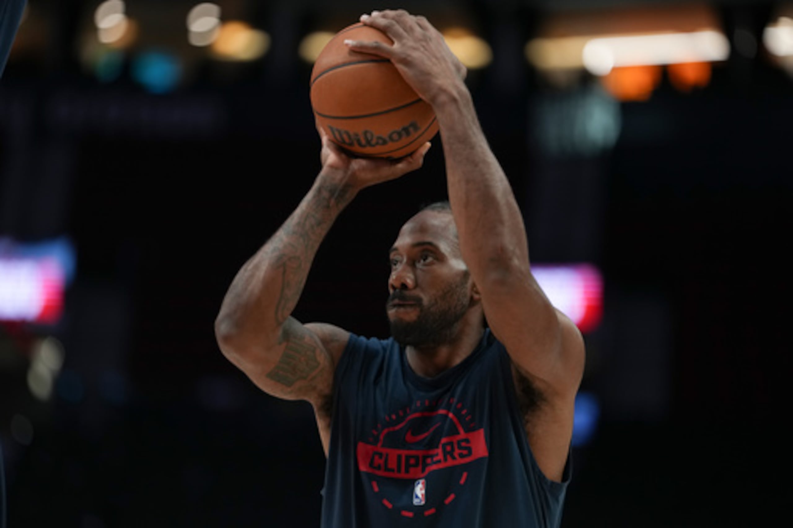 Kawhi Leonard regresa oficialmente al equipo con el cual ganó un campeonato en la NBA.