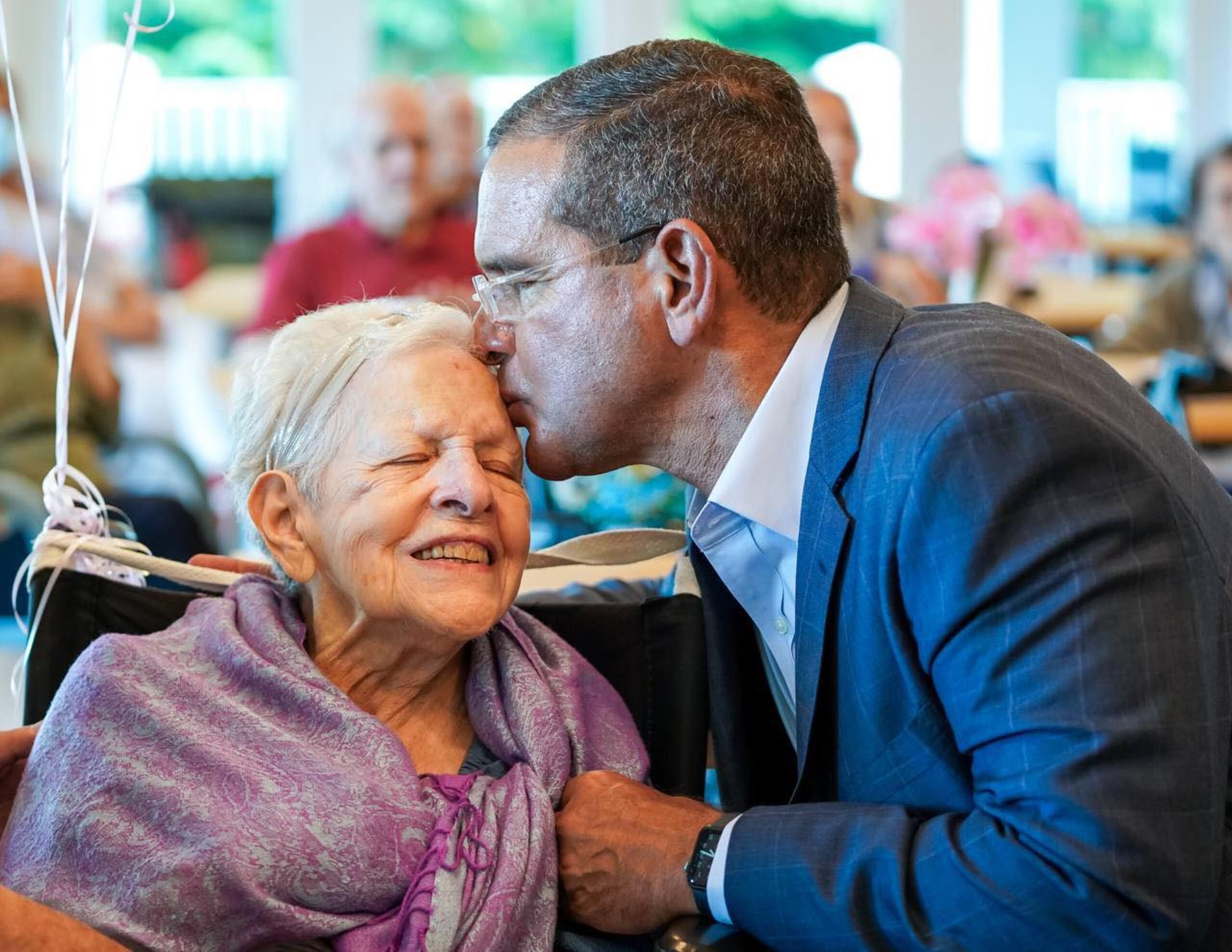 El exgobernador Pedro Pierluisi Urrutia y su madre, Doña Doris Urrutia.