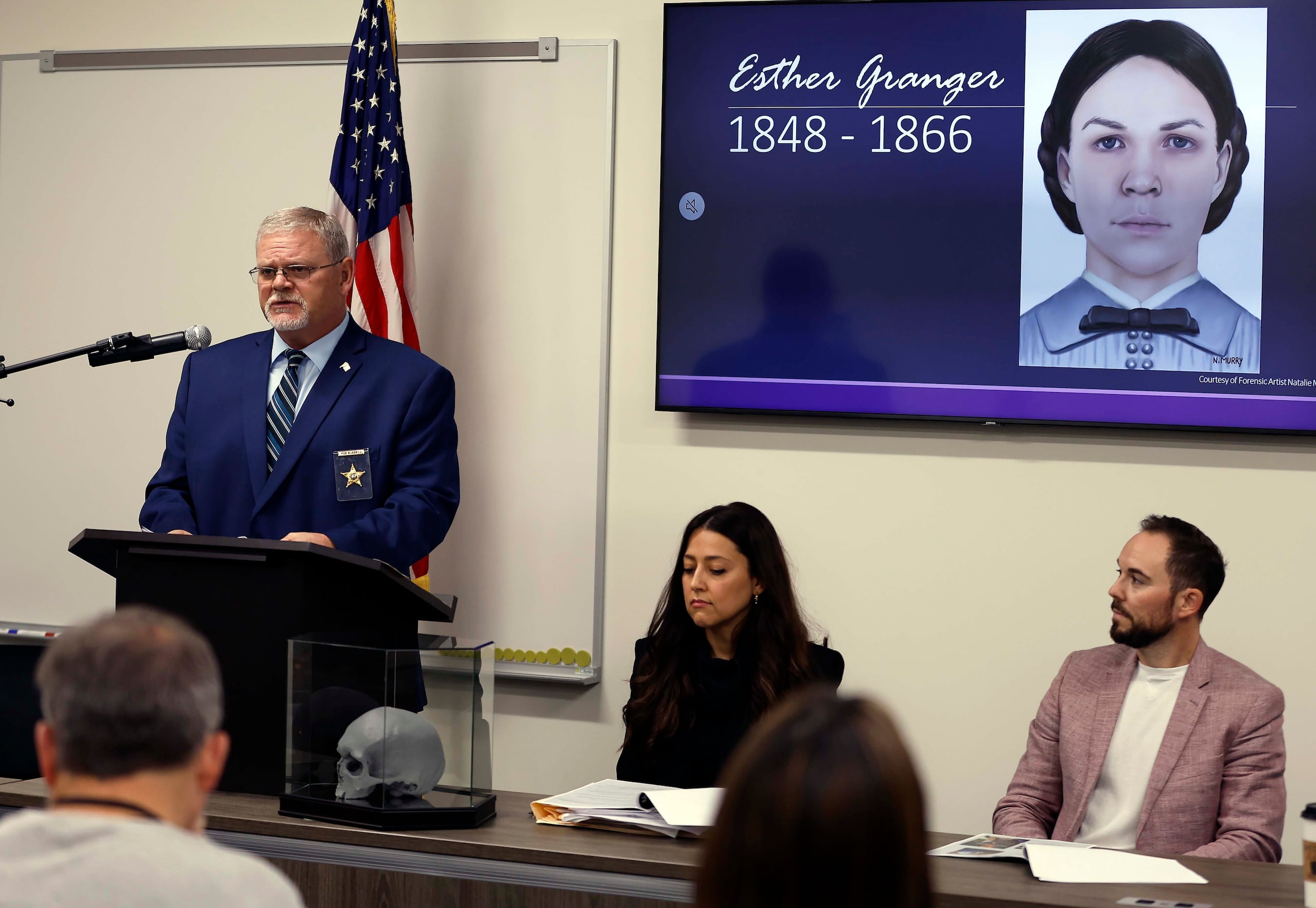 A través de un perfil de ADN, los investigadores localizaron un tataranieto de la occisa y pudieron identificarla como Esther Granger, quien falleció en 1866 en Indiana.