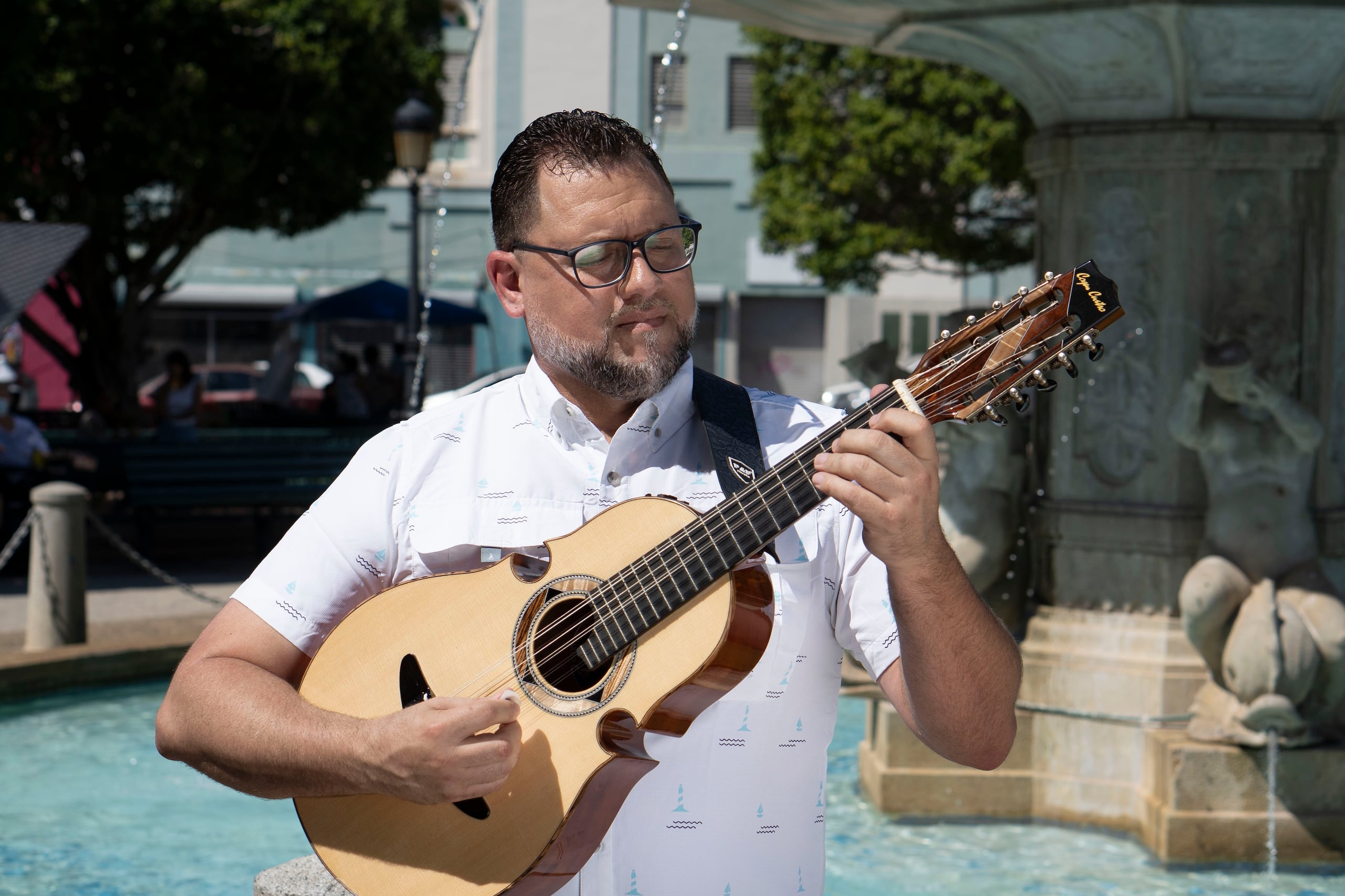 El cuatrista Ricky Soto se encargó de aportar los sonidos del instrumento nacional.