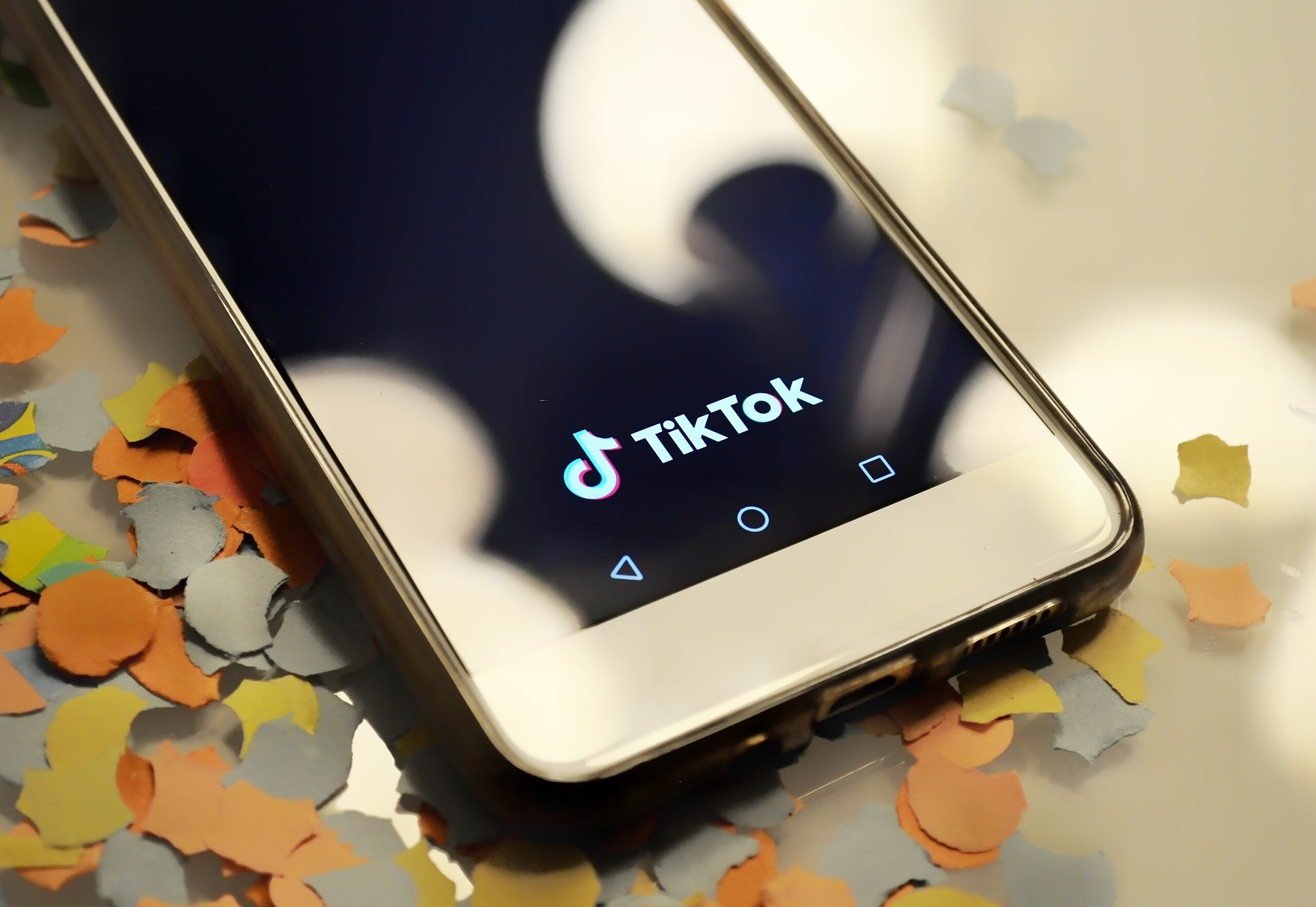 La víctima narró que a través de la aplicación de Tik Tok recibió mensajes de una mujer indicándole que si no le enviaba dinero le realizaría un trabajo de magia negra.
