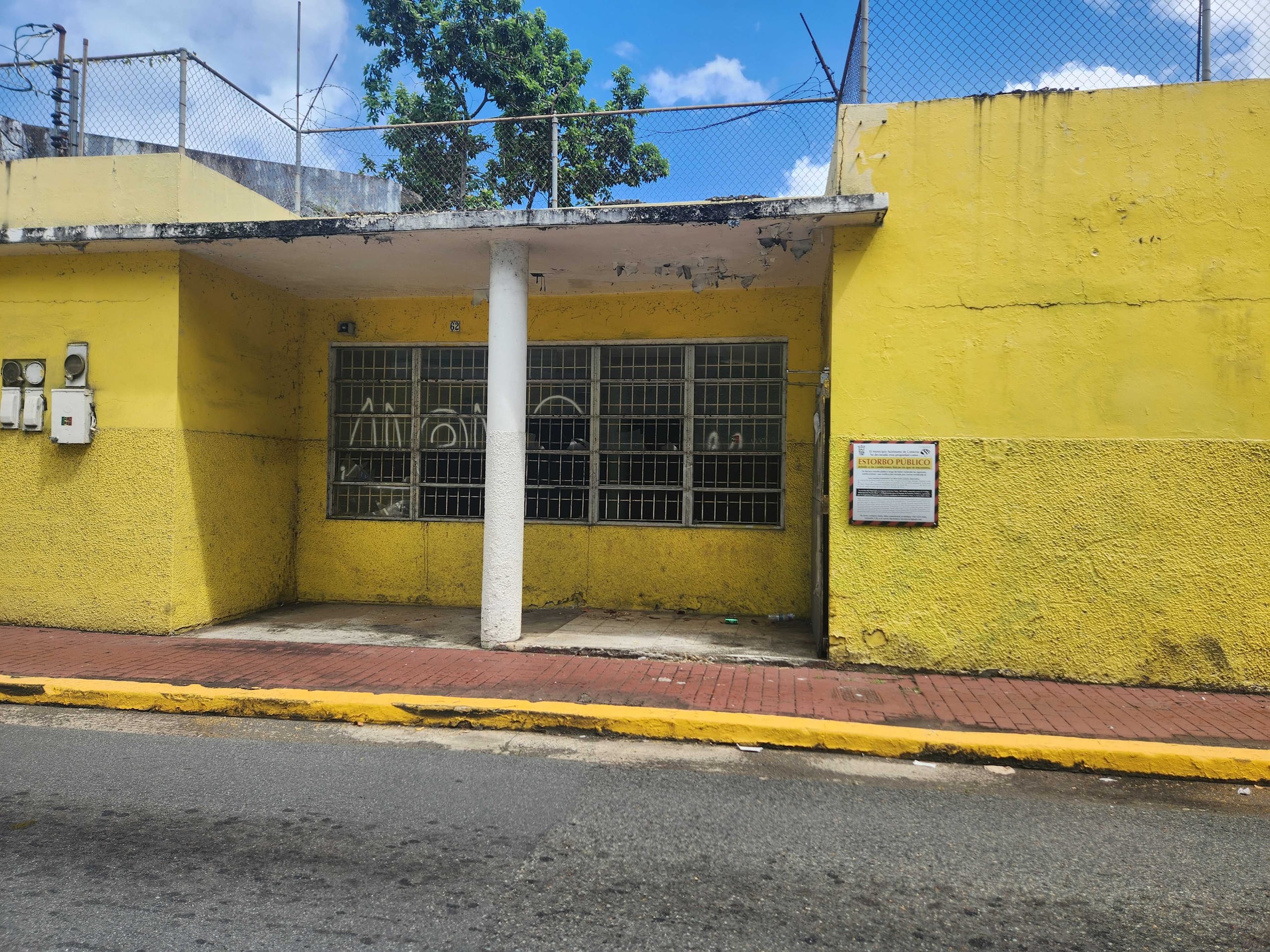 Se habla de que en Puerto Rico hay 344,694 estructuras vacantes, que incluyen segundas casas, estructuras vacacionales o aquellas en donde las personas que llenaban el Censo nunca consiguieron a nadie.
