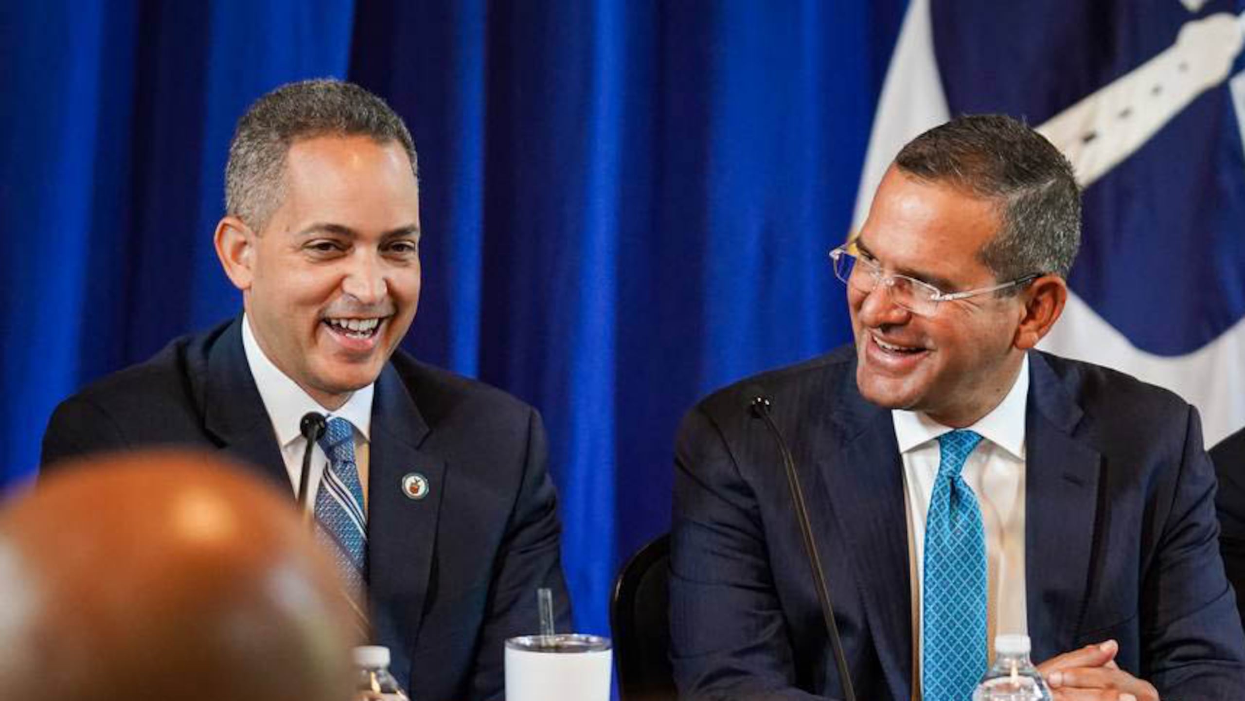 Durante su más reciente visita a la Capital Federal, el gobernador de Puerto Rico, Pedro R. Pierluisi, junto al subsecretario del Departamento de Comercio, Don Graves, recibió formalmente la asignación de $158,000,000 por parte del Departamento del Tesoro, provenientes del Plan de Rescate Americano.