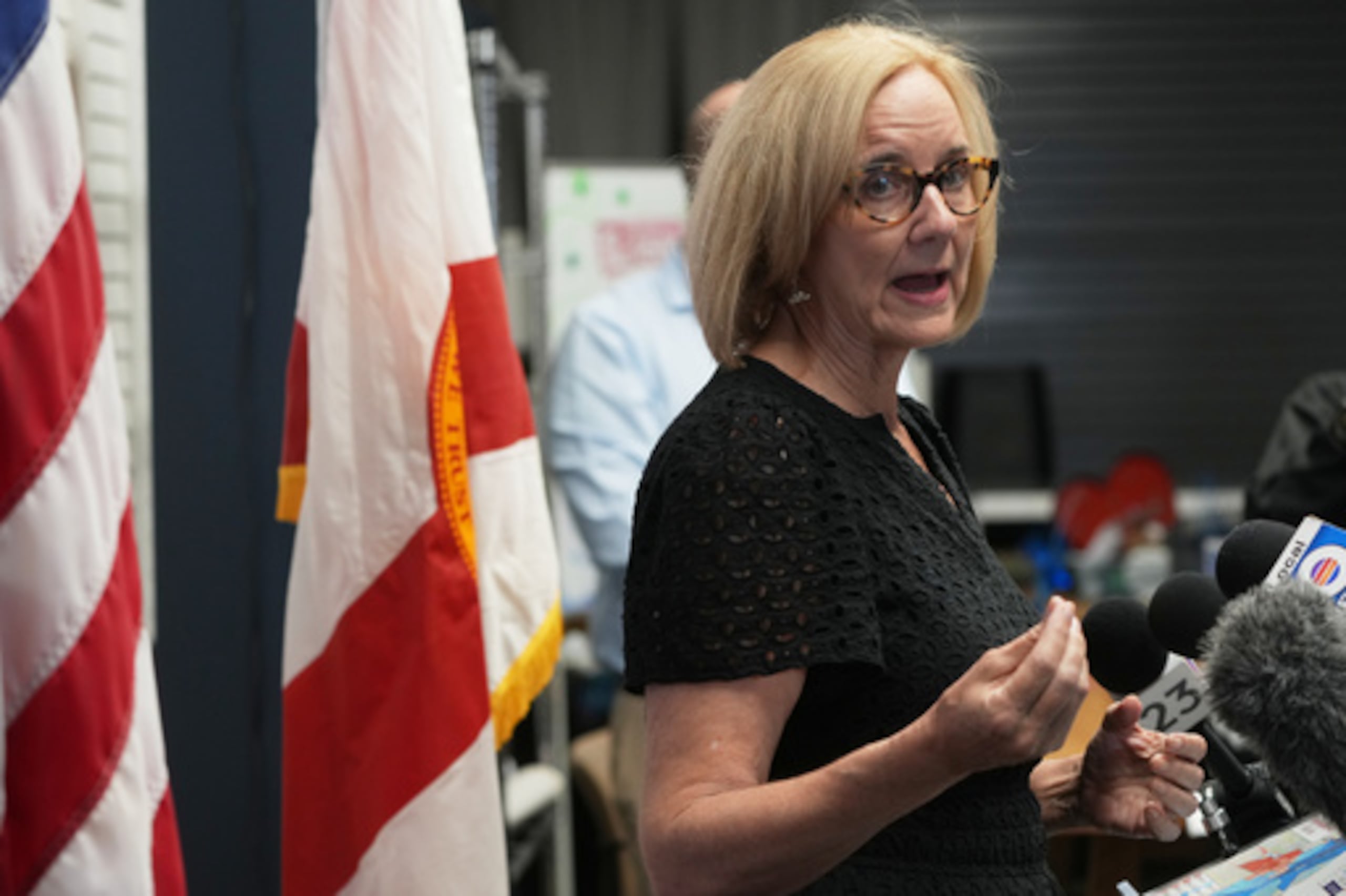 La alcaldesa electa de Miami, Eileen Higgins, habla en su sede de campaña el miércoles 10 de diciembre de 2026, en Miami. (AP Photo/Marta Lavandier)