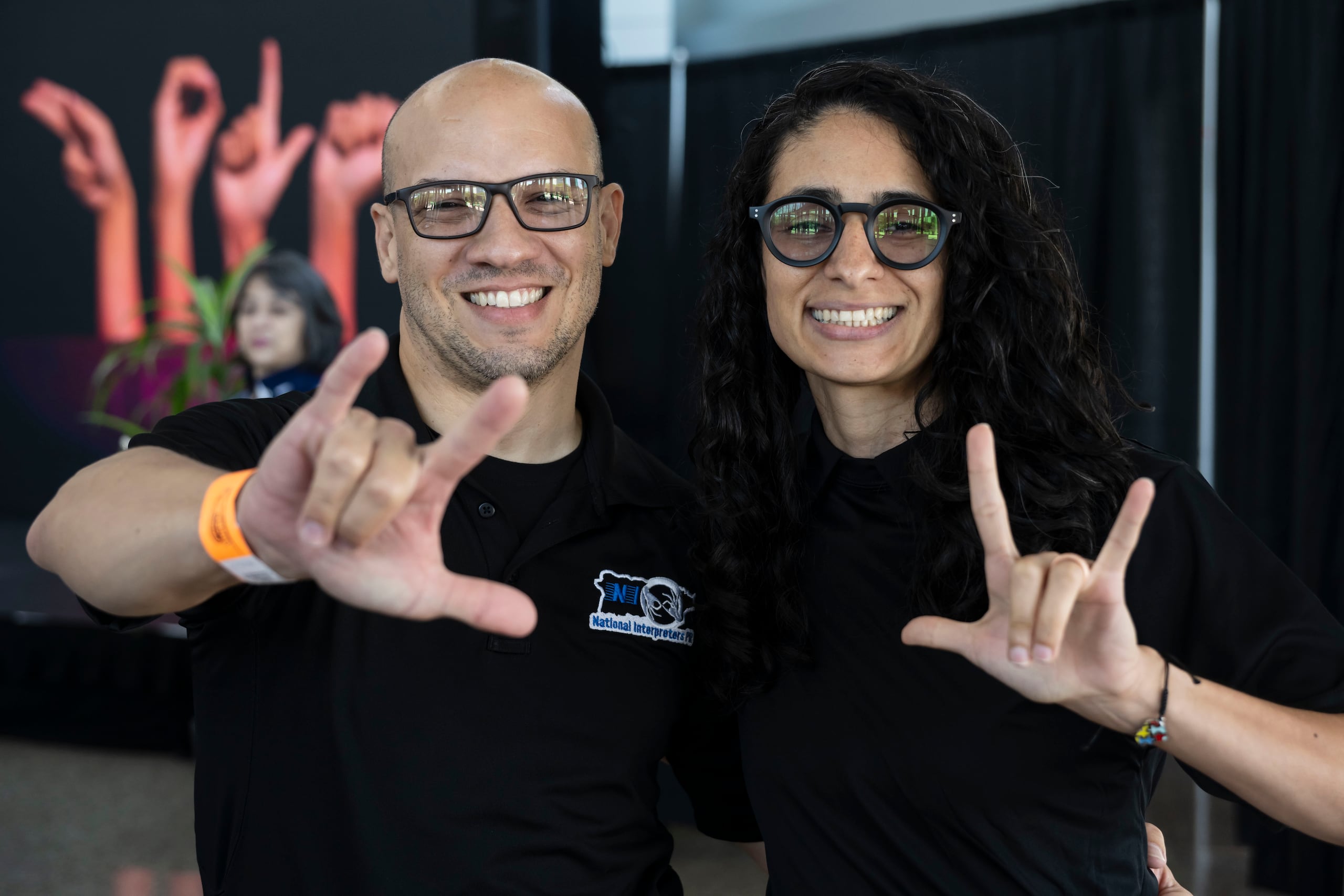 Celimar Rivera y Joel Salvá, intérpretes de lenguaje de señas, participarán de la la nueva iniciativa en el Coliseo de Puerto Rico.