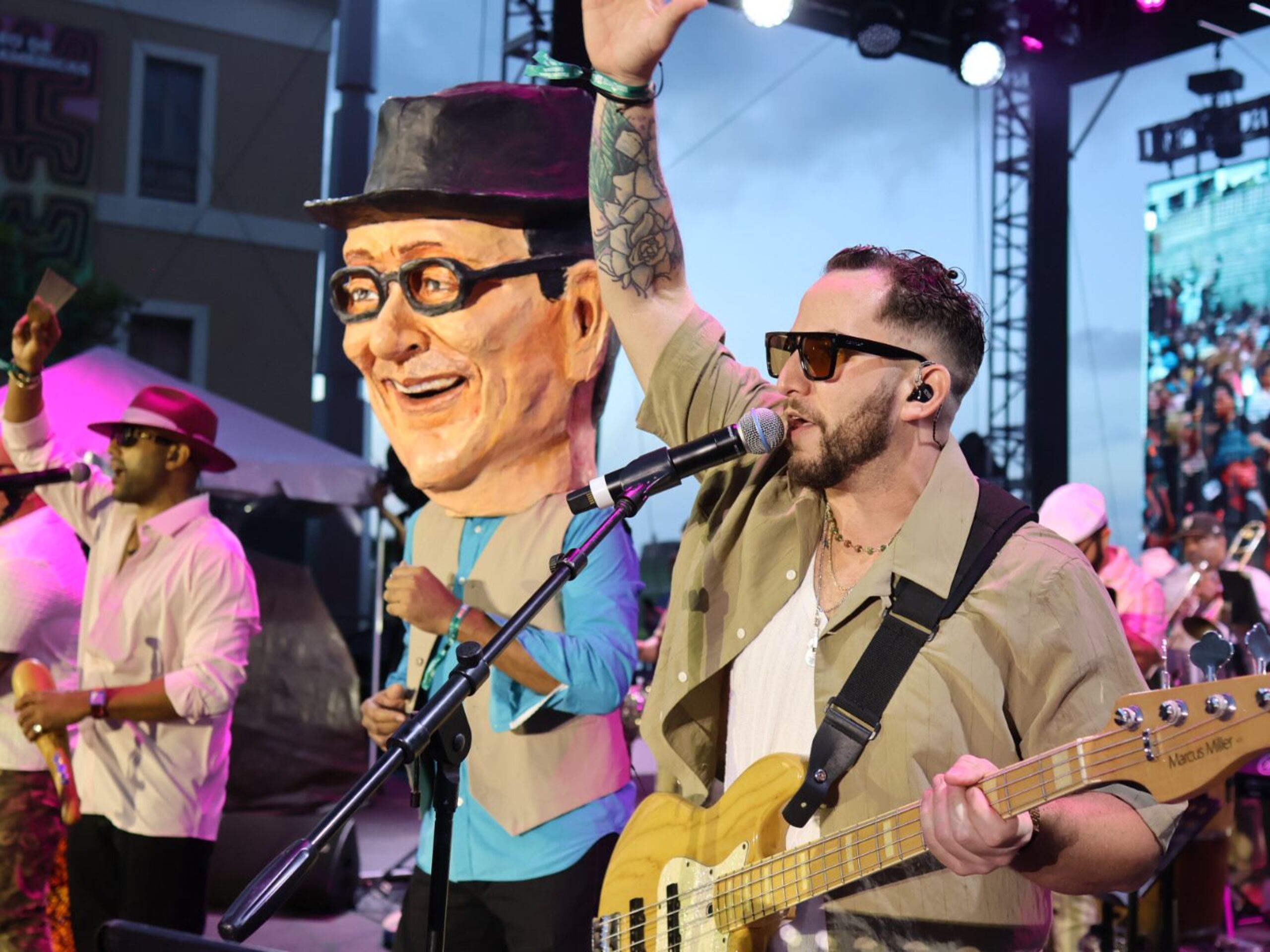Plena Libre continúo celebrando su legado de 32 años en un enérgico espectáculo desde la Plaza del Quinto Centenario.