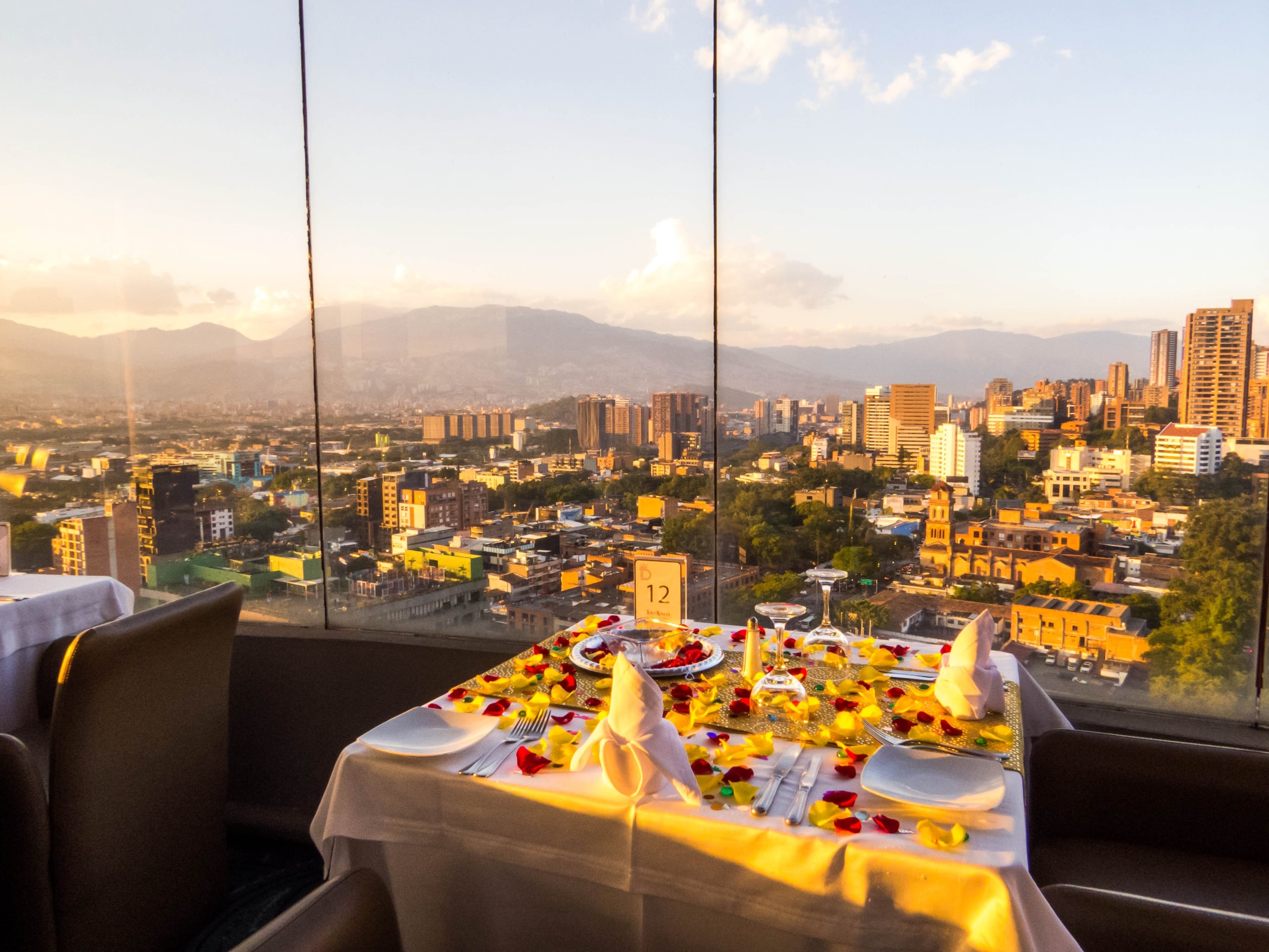 Desde ofertas para los paladares más exigentes como para los ávidos de experimentar cosas nuevas, en la ciudad podrás comer sin mesura.