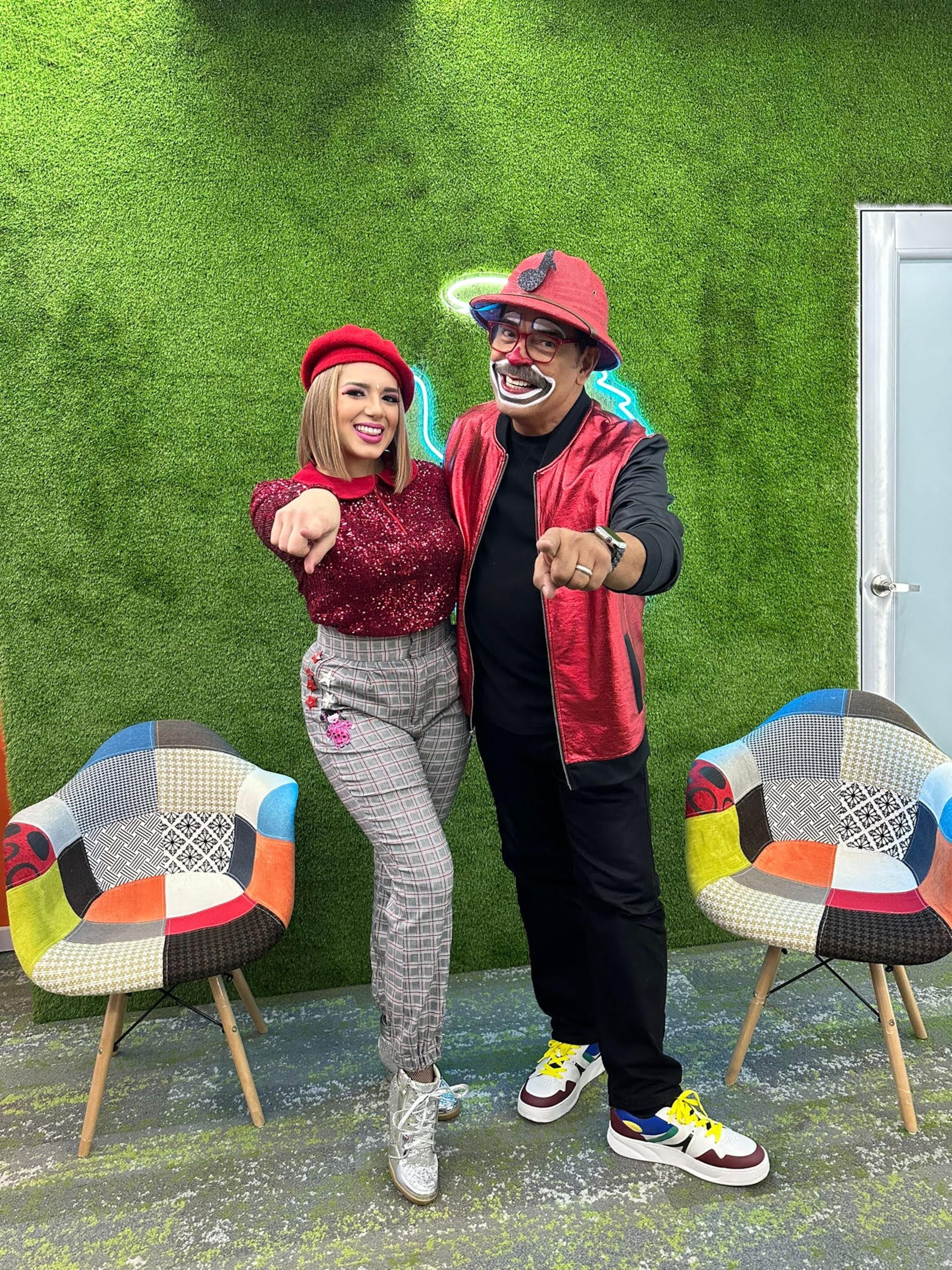 El tema cuenta con un video en el que los personajes infantiles cantan y bailan en una animada fiesta.