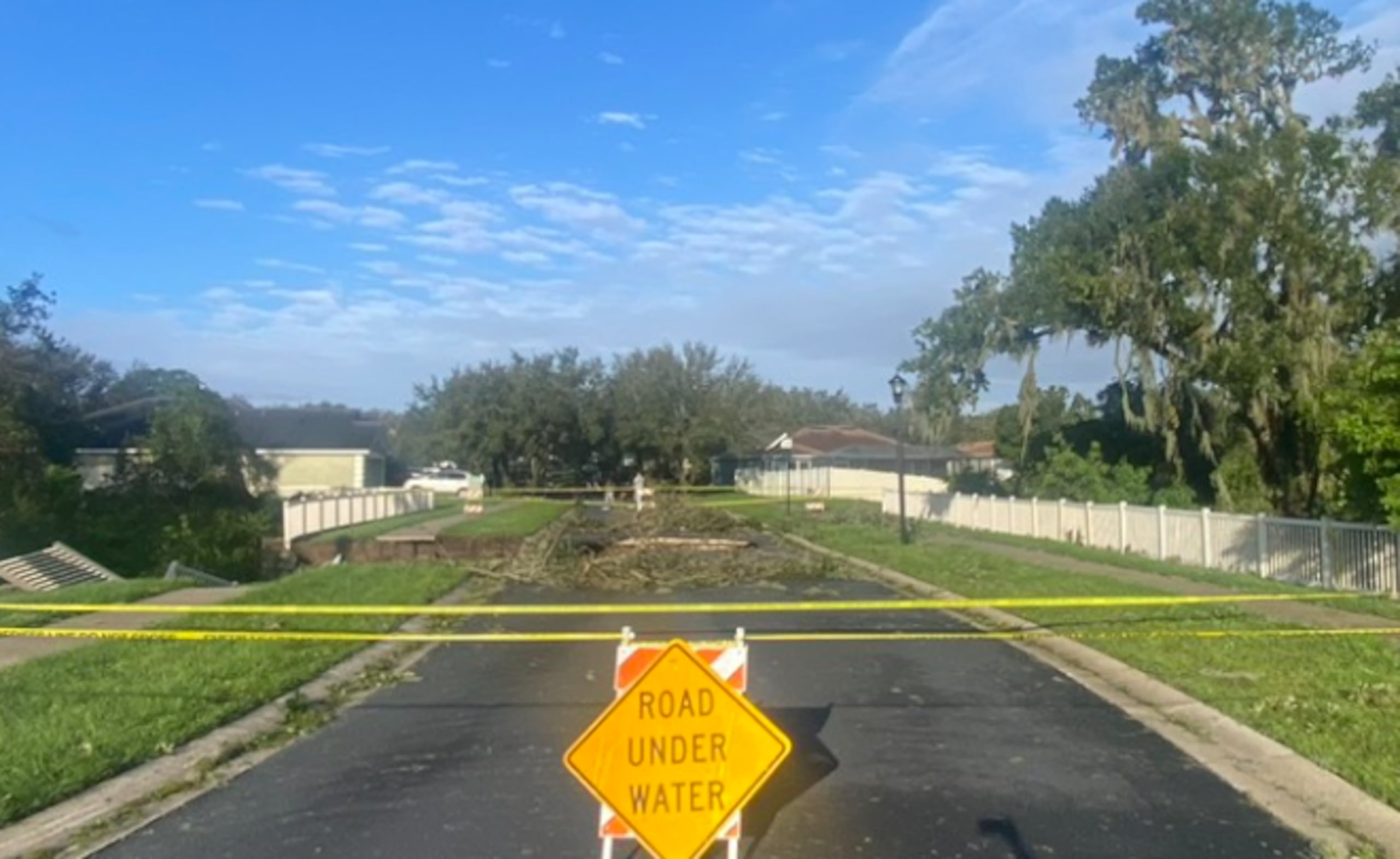 Enorme socavón provocado por el huracán Milton en Florida
