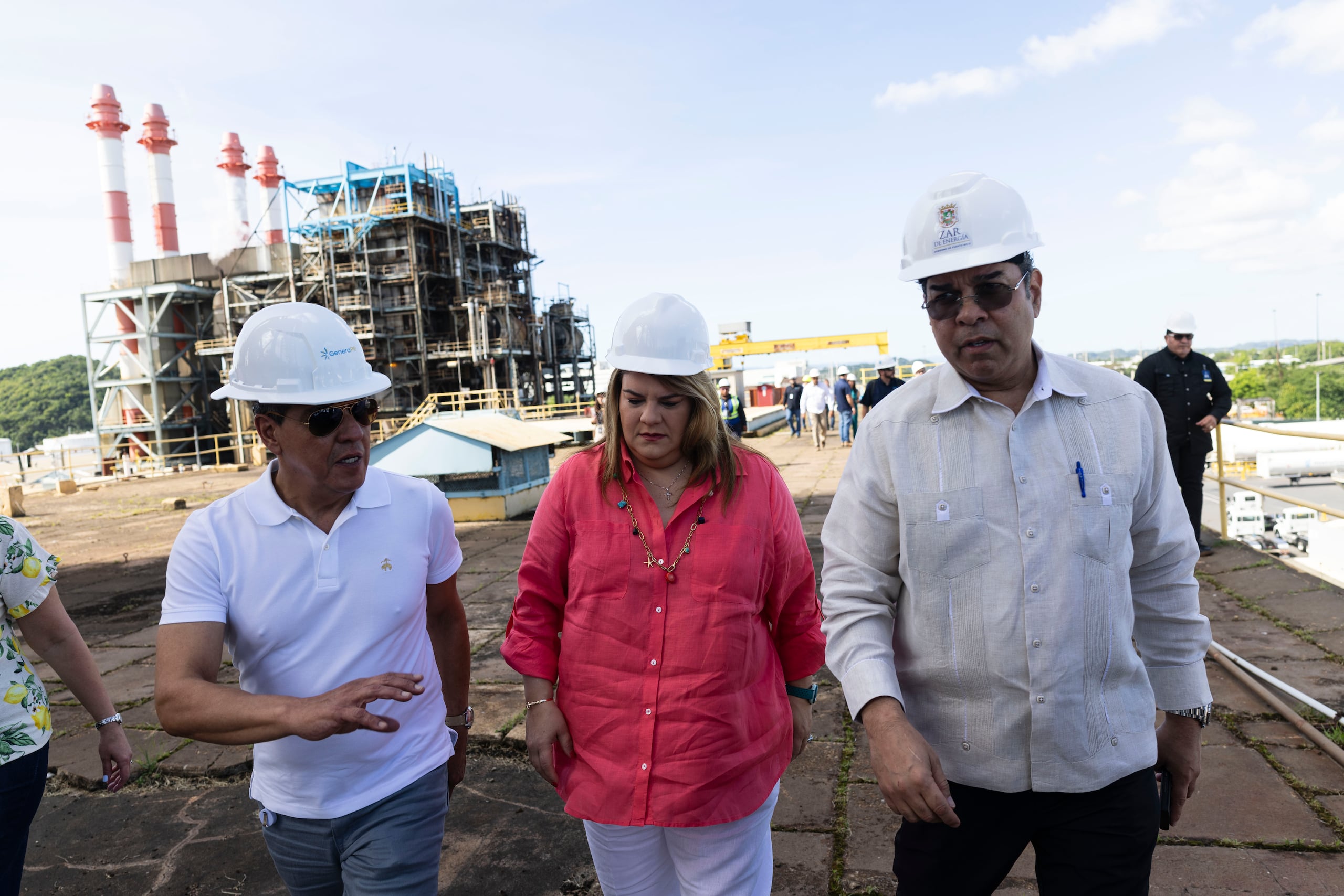 La gobernadora Jenniffer González Colón realiza un recorrido por la central San Juan con el Zar de Energía, el ingeniero Josué Colón, e Iván Báez, portavoz de Genera PR. Foto por: Xavier Araújo | GFR Media