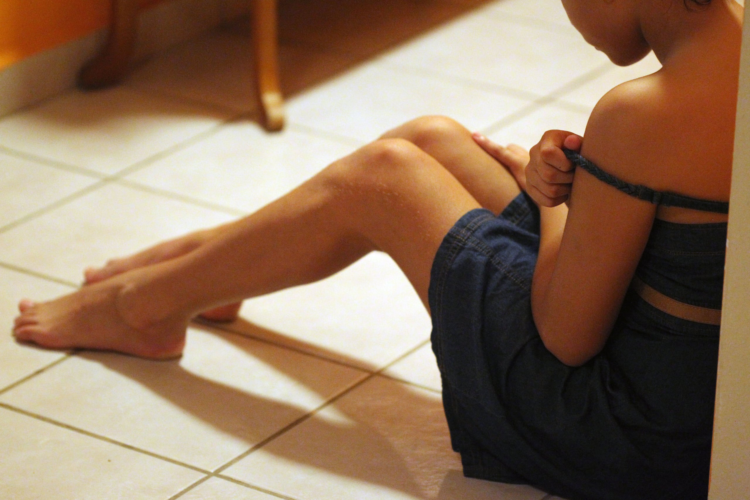 La doctora exhortó a madres, padres y otras personas a cargo de menores a “tener una comunicación abierta y directa con sus hijos para detectar cualquier situación sospechosa”. Asimismo, llamó a los jóvenes a, “de igual manera, tener mucha precaución con lugares y círculos que frecuentan”.