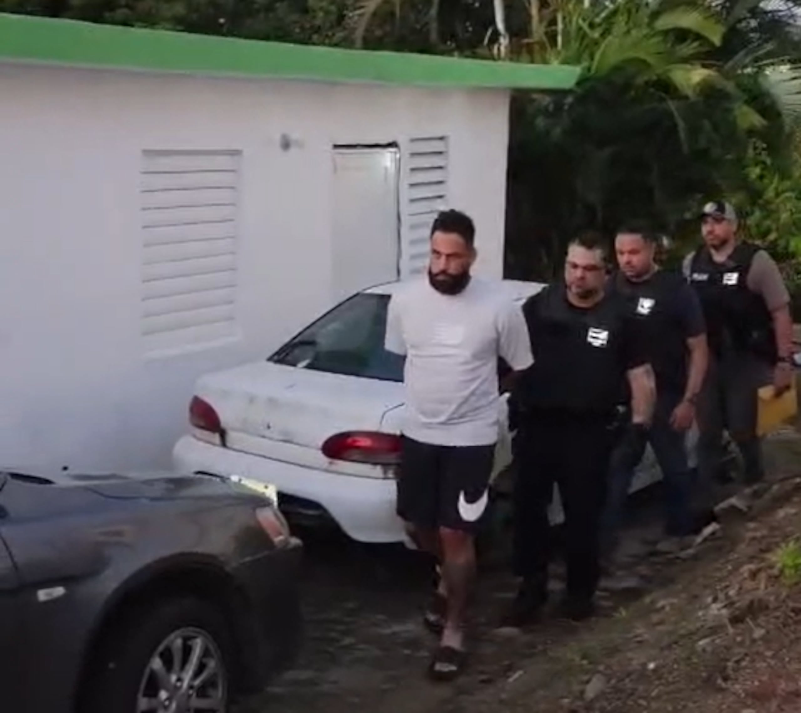 Según el informe policial, el detenido fue identificado como Steven Carrasco Hernández, de 36 años.
