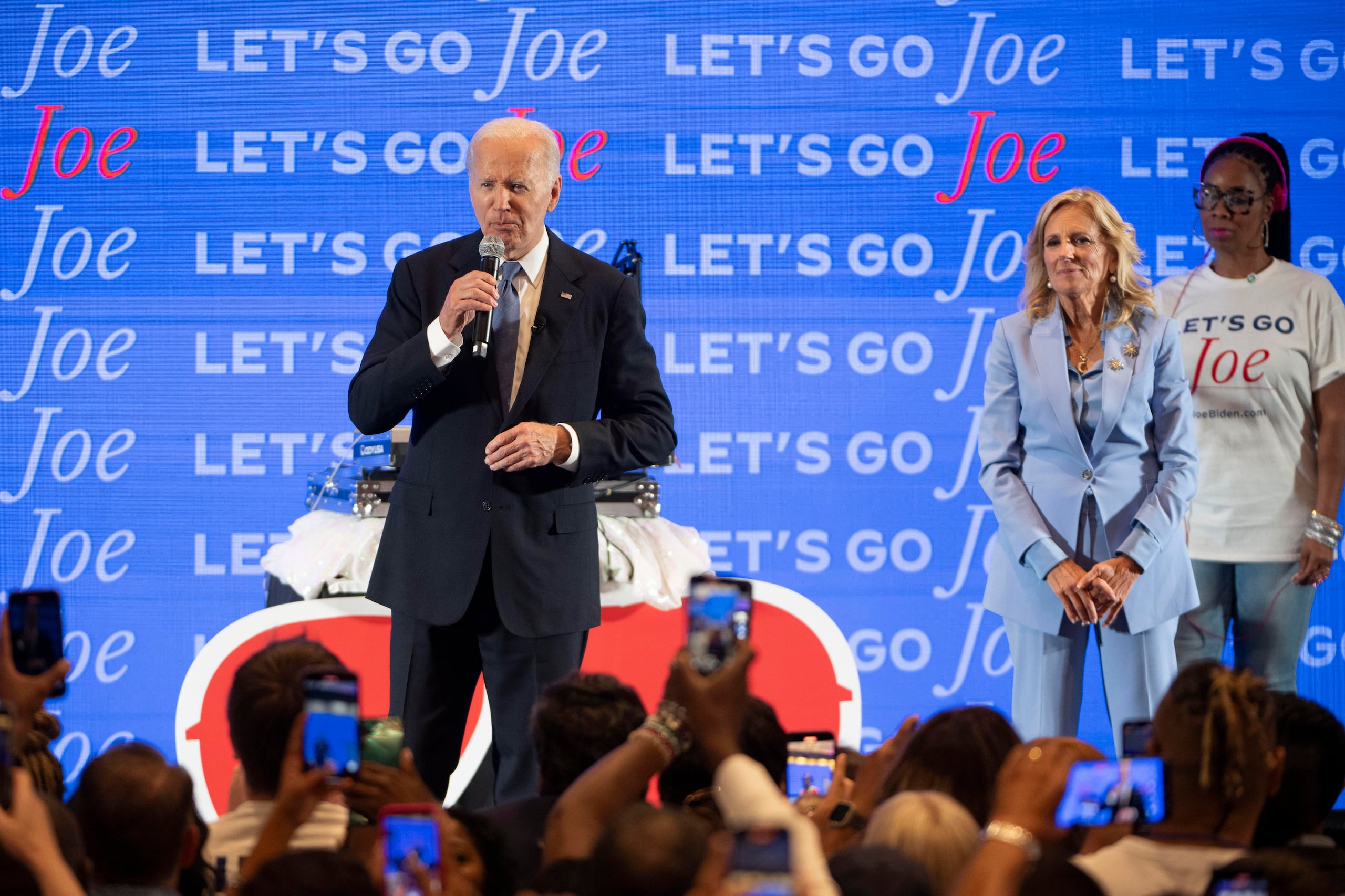 Biden, no obstante, no ha dado indicios de querer dejar la carrera.