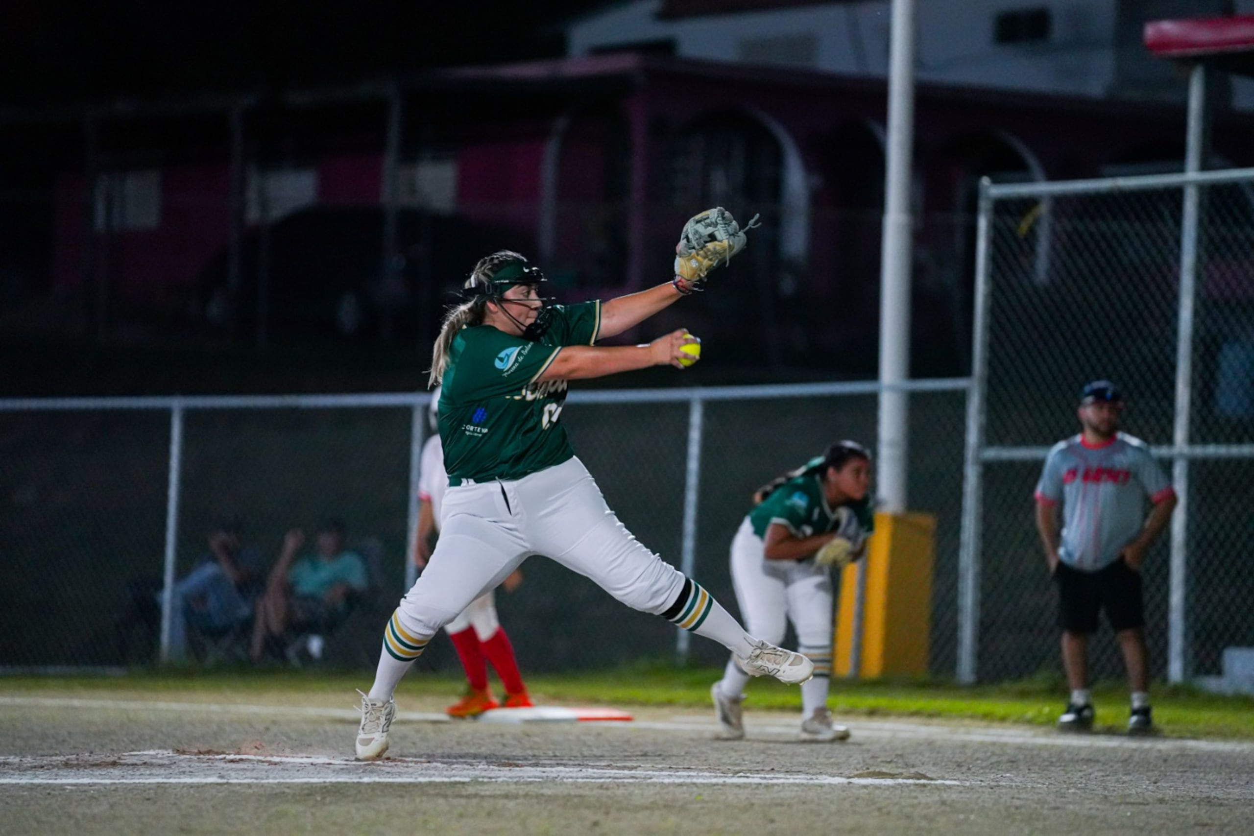 Yeraldine Carrión, dueña de la marca de ponches en la Liga Premier de Sóftbol Femenino.