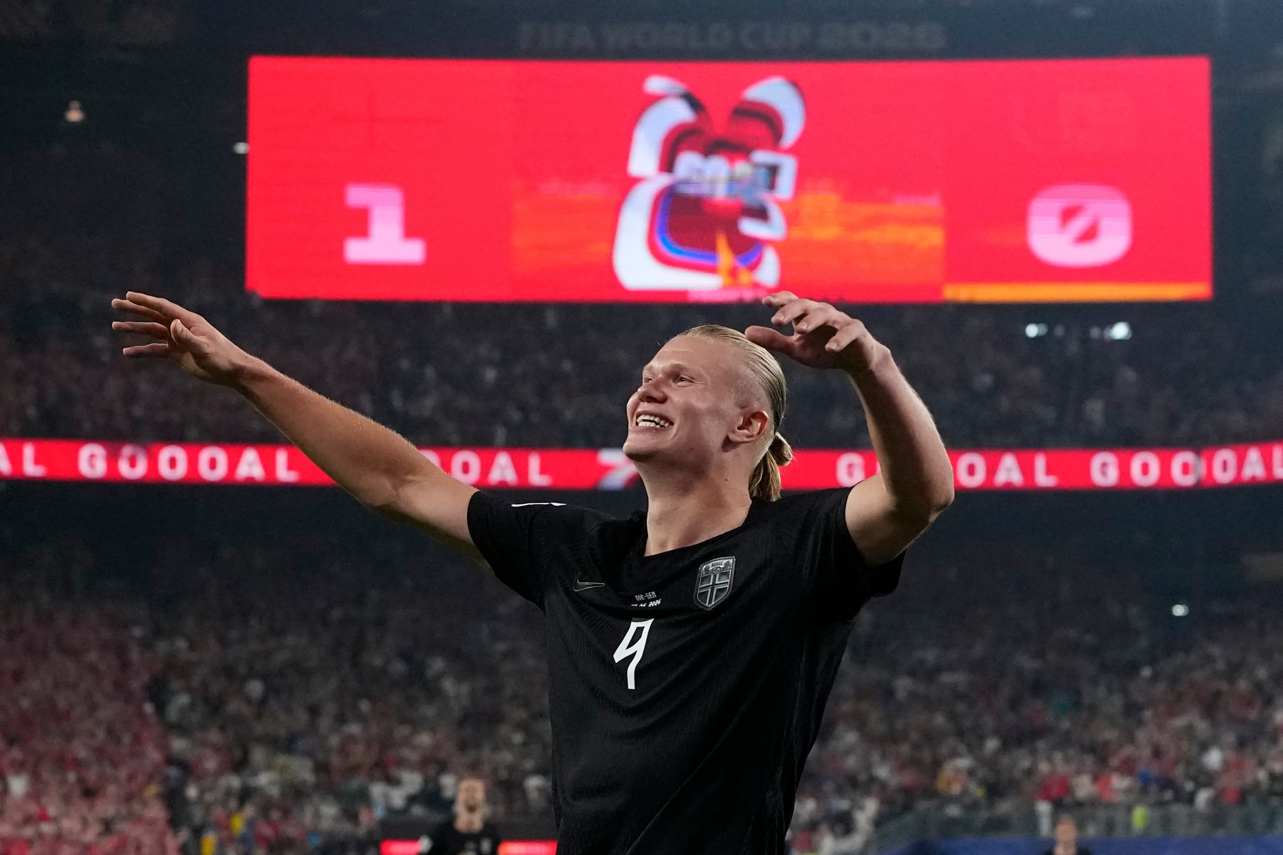 Erling Haaland festeja un gol por la selección de Noruega en el duelo del Mundial ante Senegal.