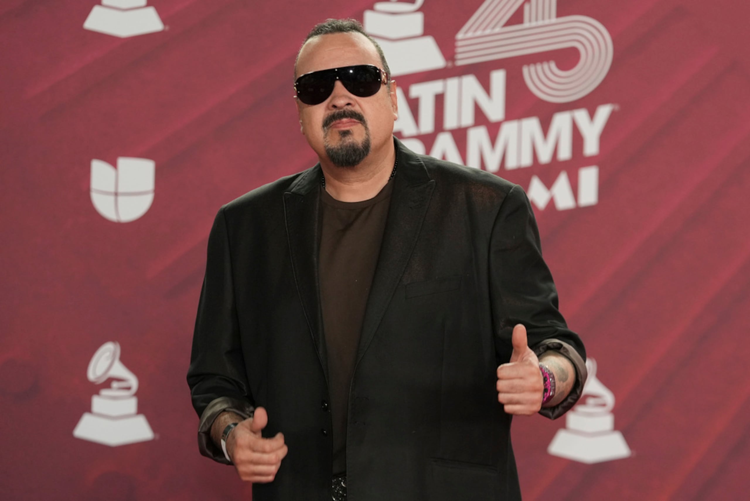 Pepe Aguilar aseguró en un comunicado que su familia “está bien”, y que lo sucedido corresponde a un “operativo” de las fuerzas de seguridad cerca de su casa.