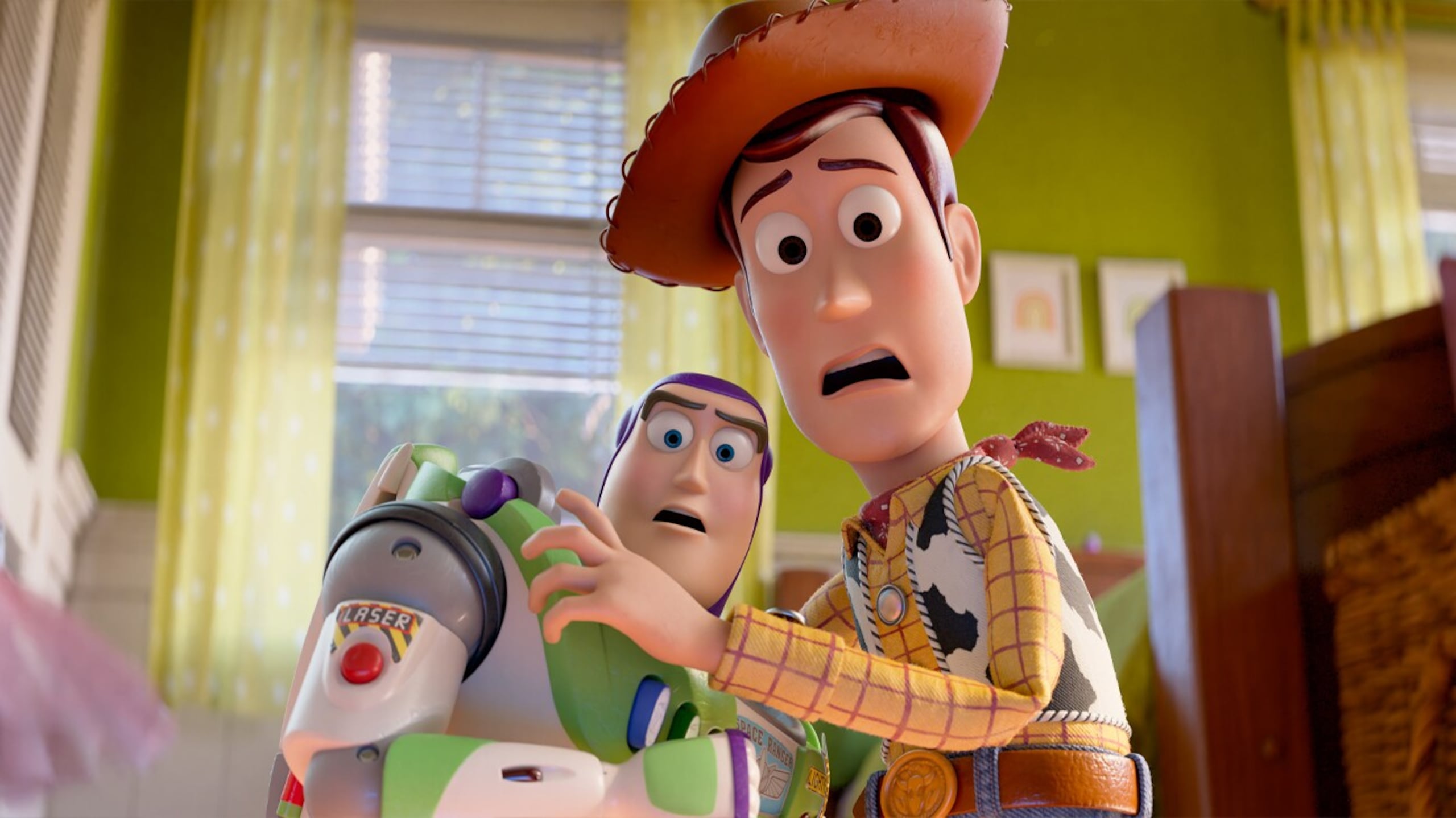 Además de tener nuevos personajes, "Toy Story 5" marca el regreso delos protagonistas Buzz Lightyear (Tim Allen), a la izquierda, y de Woody (Tom Hanks), a la derecha.