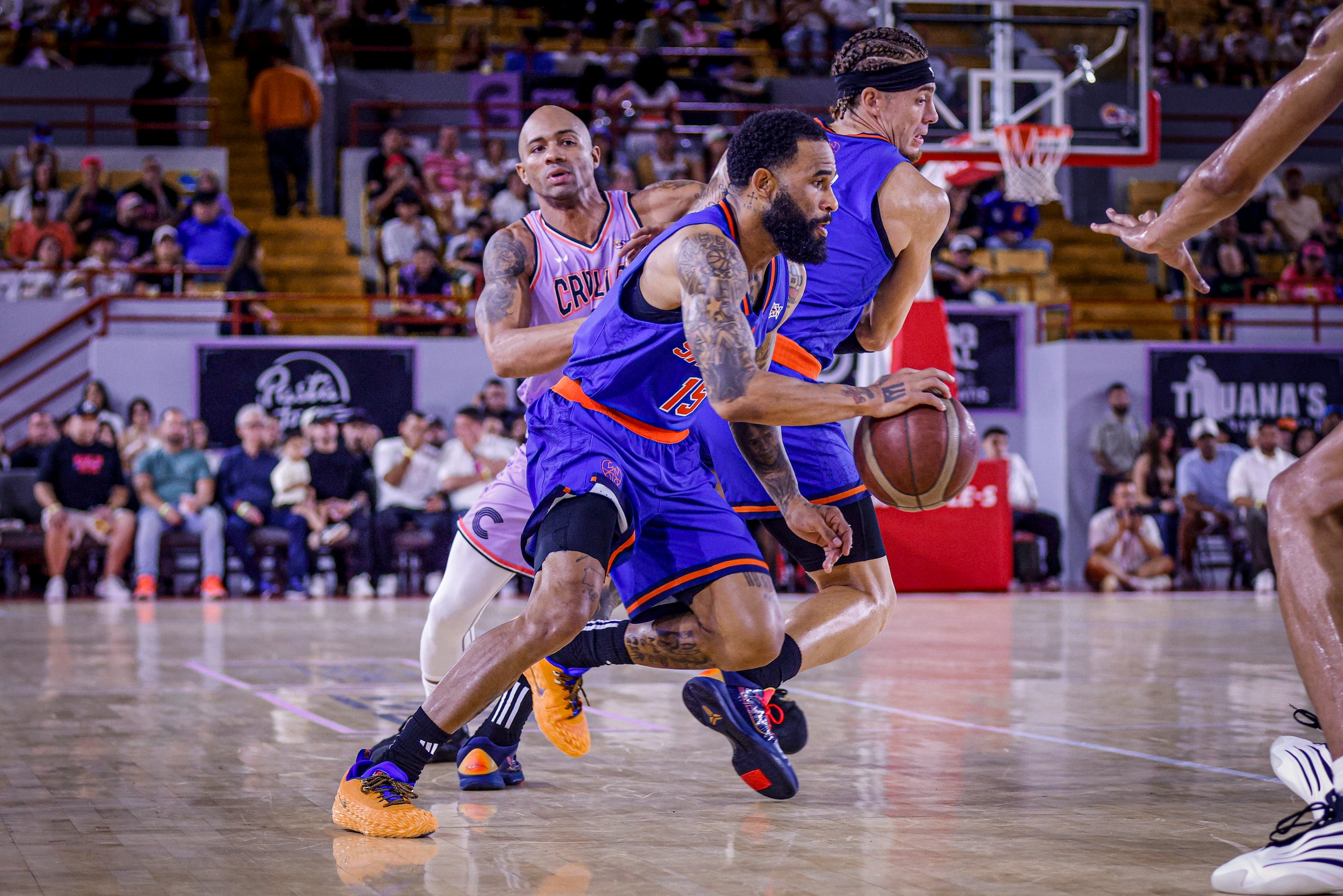 Walter Hodge Jr. en el quinto juego de la semifinal de la Conferencia A entre Santurce y Caguas.