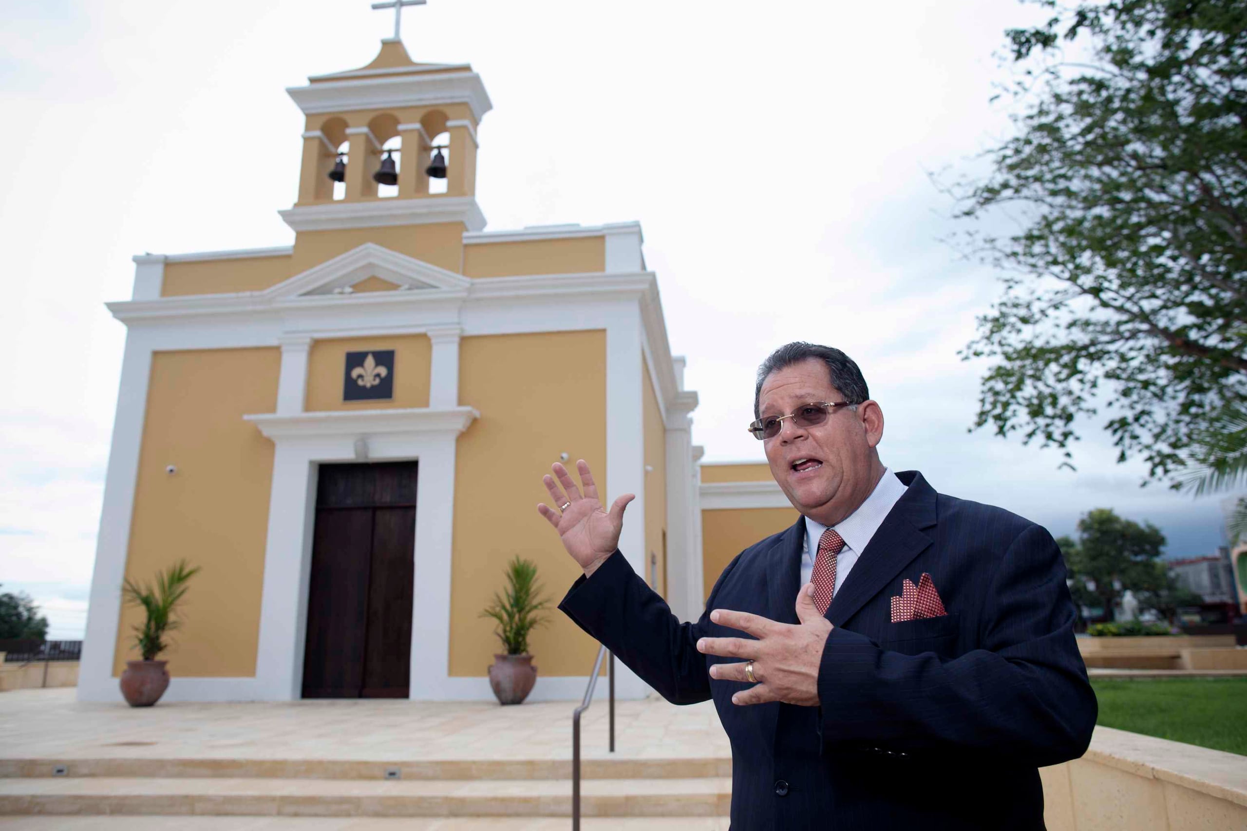 El veterano alcalde popular de Dorado, Carlos López, apenas superaba por 595 votos a su contrincante del PNP, Waldemar Volmar Méndez. (Archivo / GFR Media)