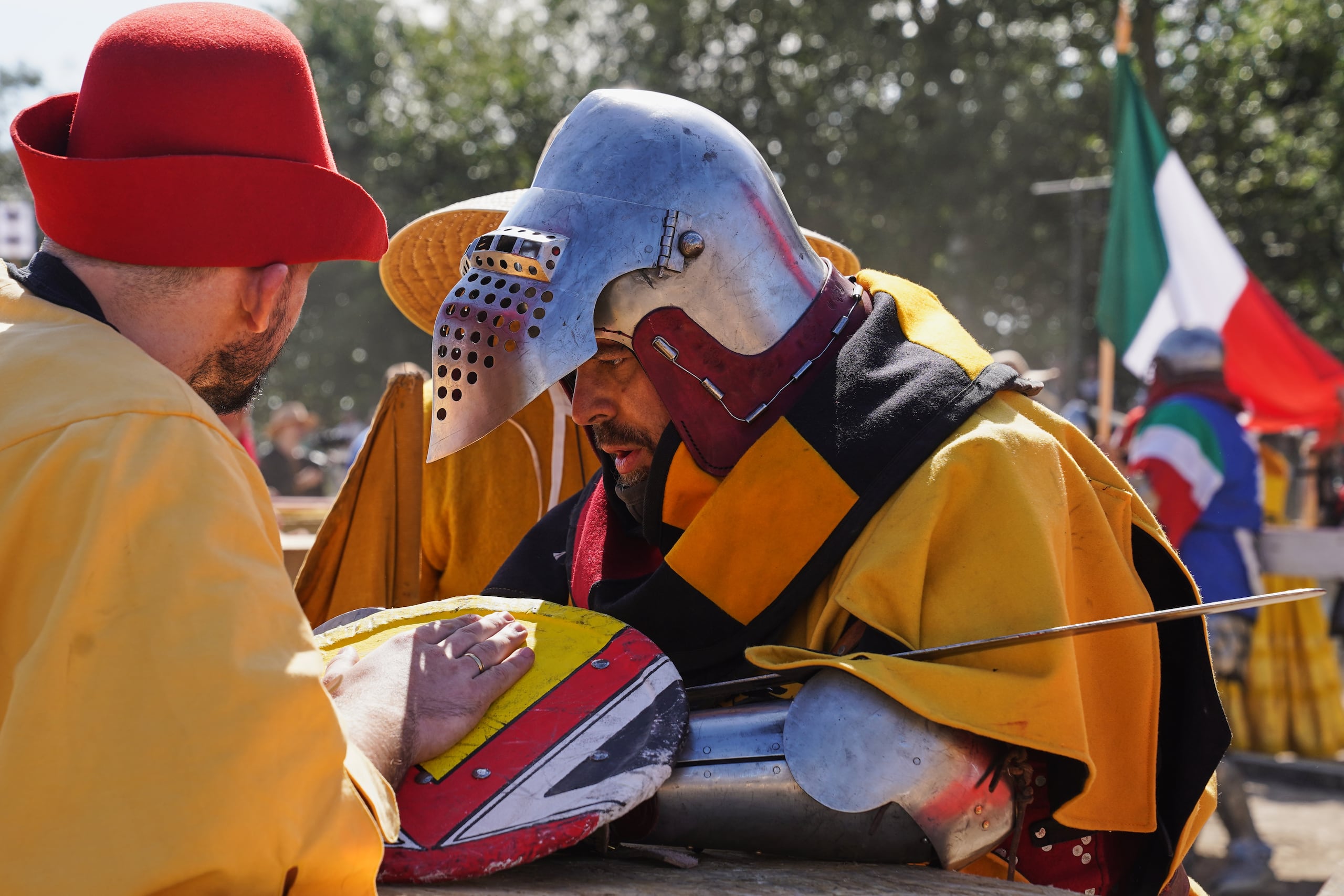Un competidor descansa al cierre de uno de los combates.