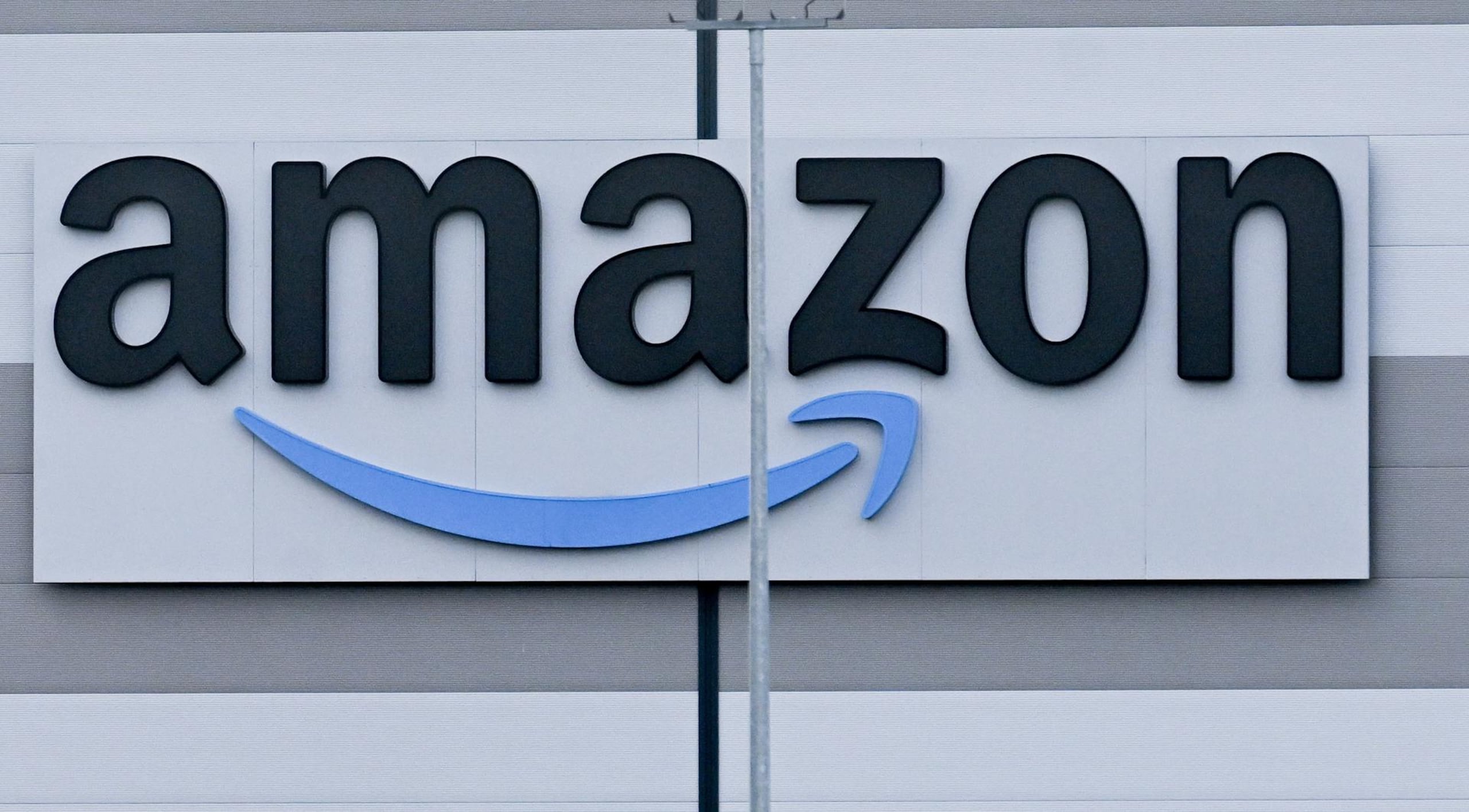 El comercio electrónico en Norteamérica fue el motor de las ventas (95,537 millones) pero el segmento de la nube, Amazon Web Services (AWS), tuvo el mayor crecimiento, del 19 % (27,500 millones).