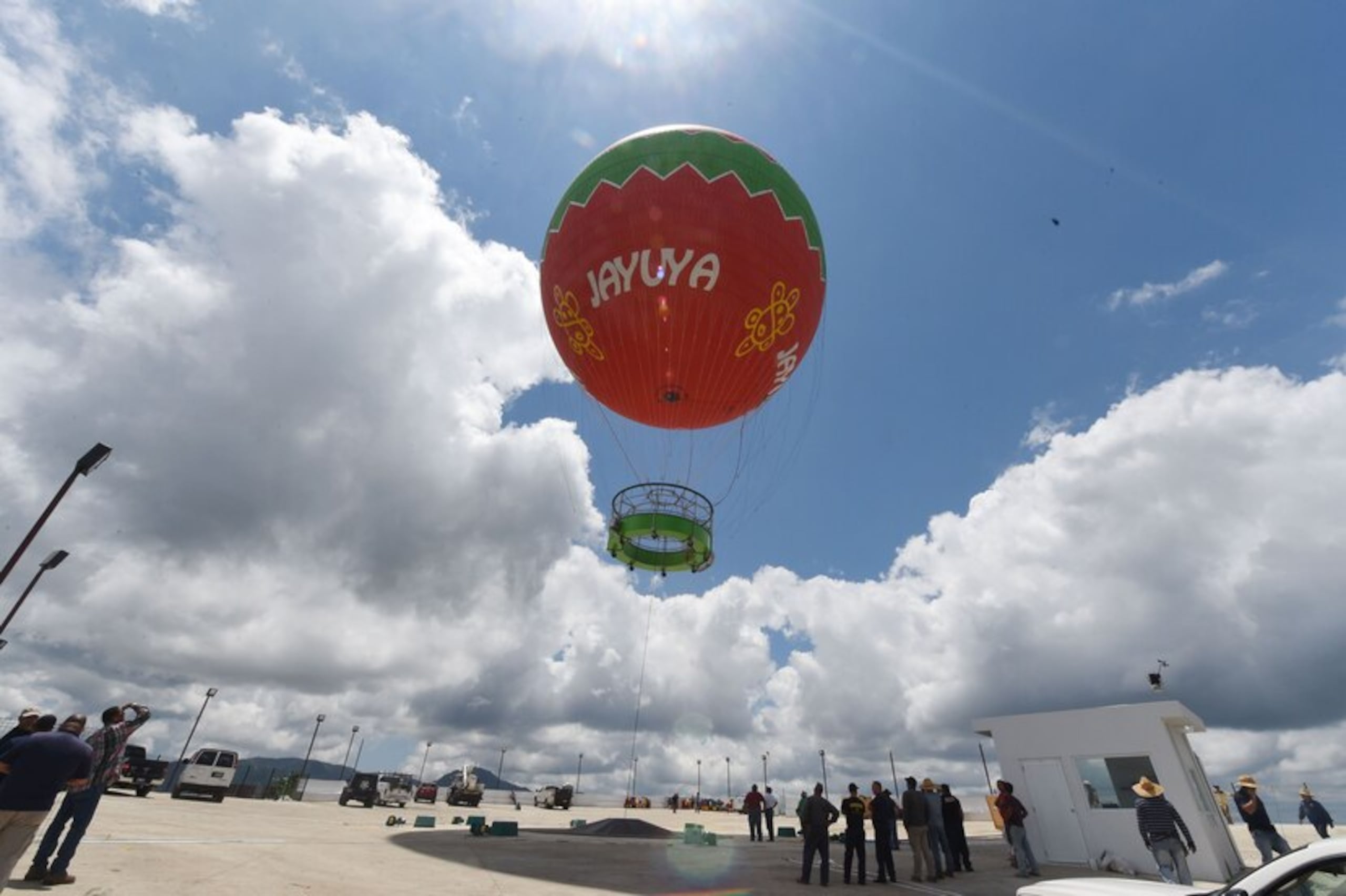 Vista del Globo Aerostático de Jayuya cuando está en funcionamiento.