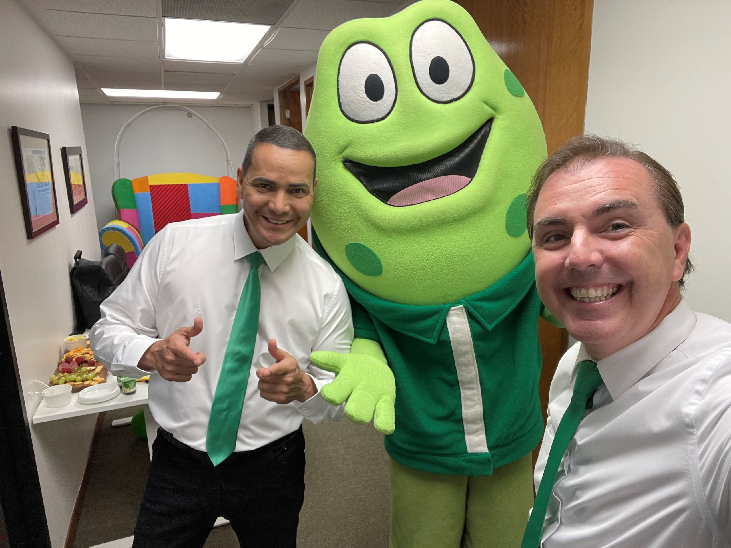 El sencillo está disponible en todas las plataformas digitales de música.