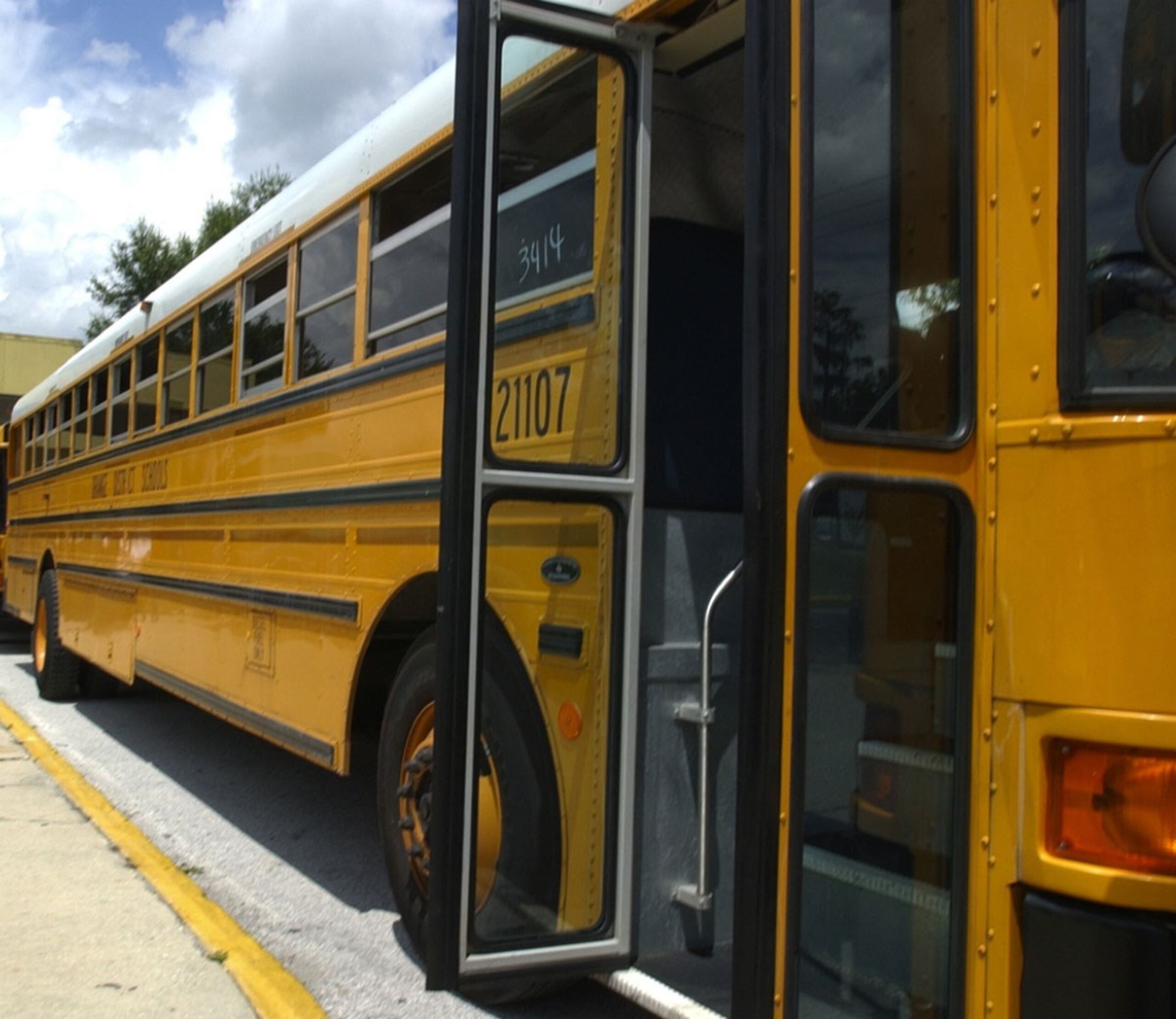 Transportistas deben cesar la práctica de limitar los servicios de transporte escolar por sector geográfico. (Archivo / GFR Media)