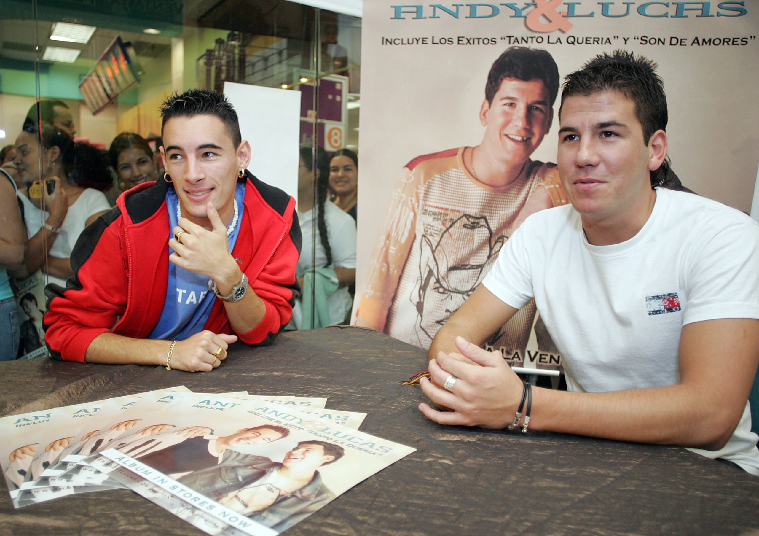 9-25-04 - SAN JUAN PUERTO RICO. PLAZA LAS AMERICAS, TIENDA LA GRAN DISCOTECA. IN STORE DE LOS CANTANTES ANDY Y LUCAS.
(FOTO PRIMERA HORA/JUAN LUIS MARTINEZ)