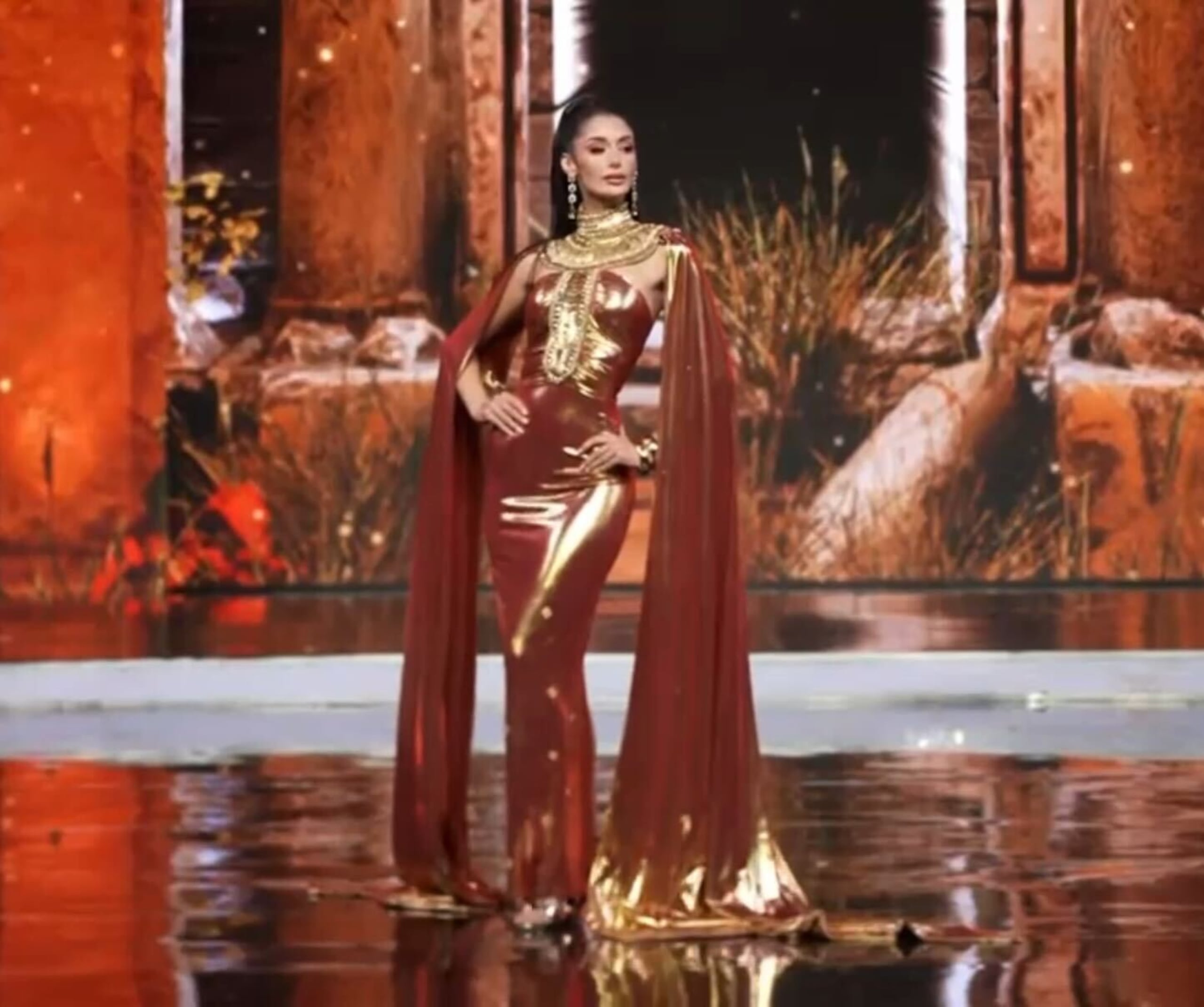 Ivana Carolina llegó a usar un vestido de la diseñadora dominicana Gianinna Azar inspirado en la diosa madre Atabey.