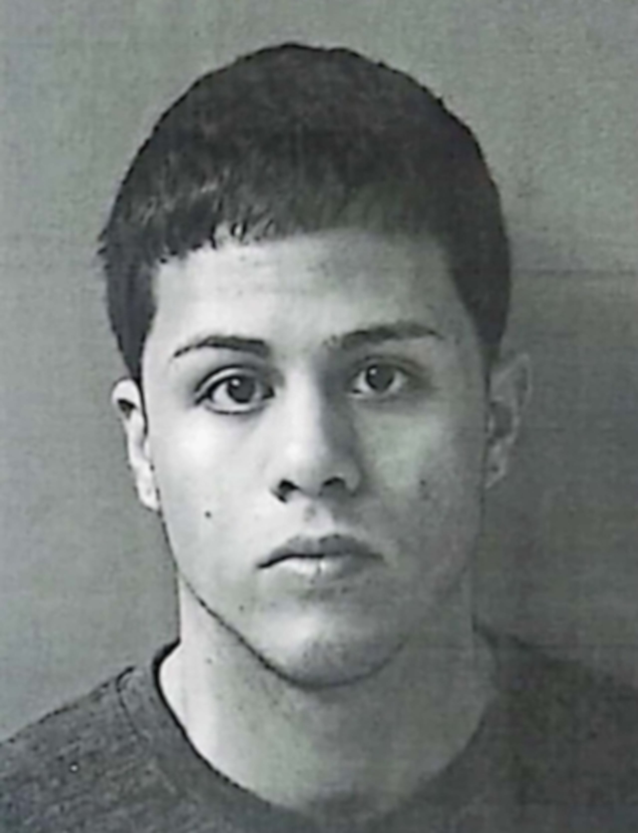 Contra Oswald Rodríguez Torres de 29 años y vecino de Gurabo, quien era buscado por apropiación ilegal agravada y fraude se entregó en el Tribunal de Caguas.