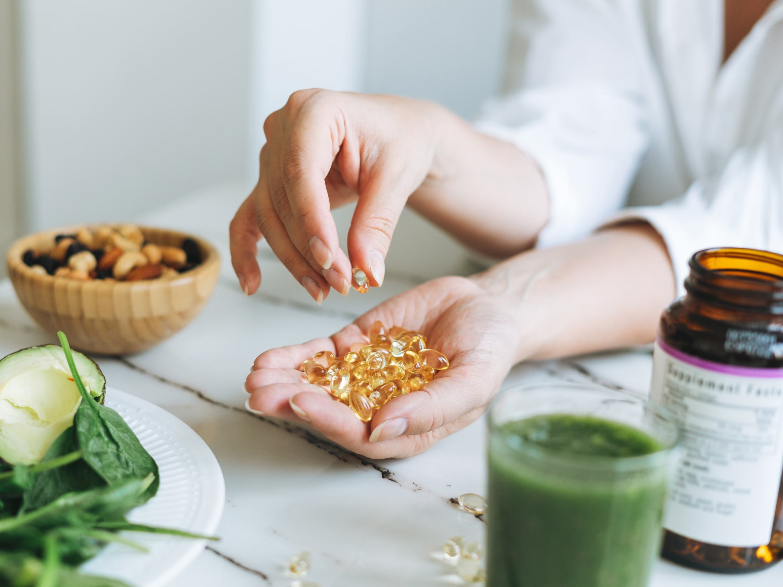 Las nuevas guías sobre vitamina D optimizan la prevención de enfermedades a través de la suplementación adecuada, evitando pruebas innecesarias y promoviendo un enfoque basado en la evidencia para la salud pública.