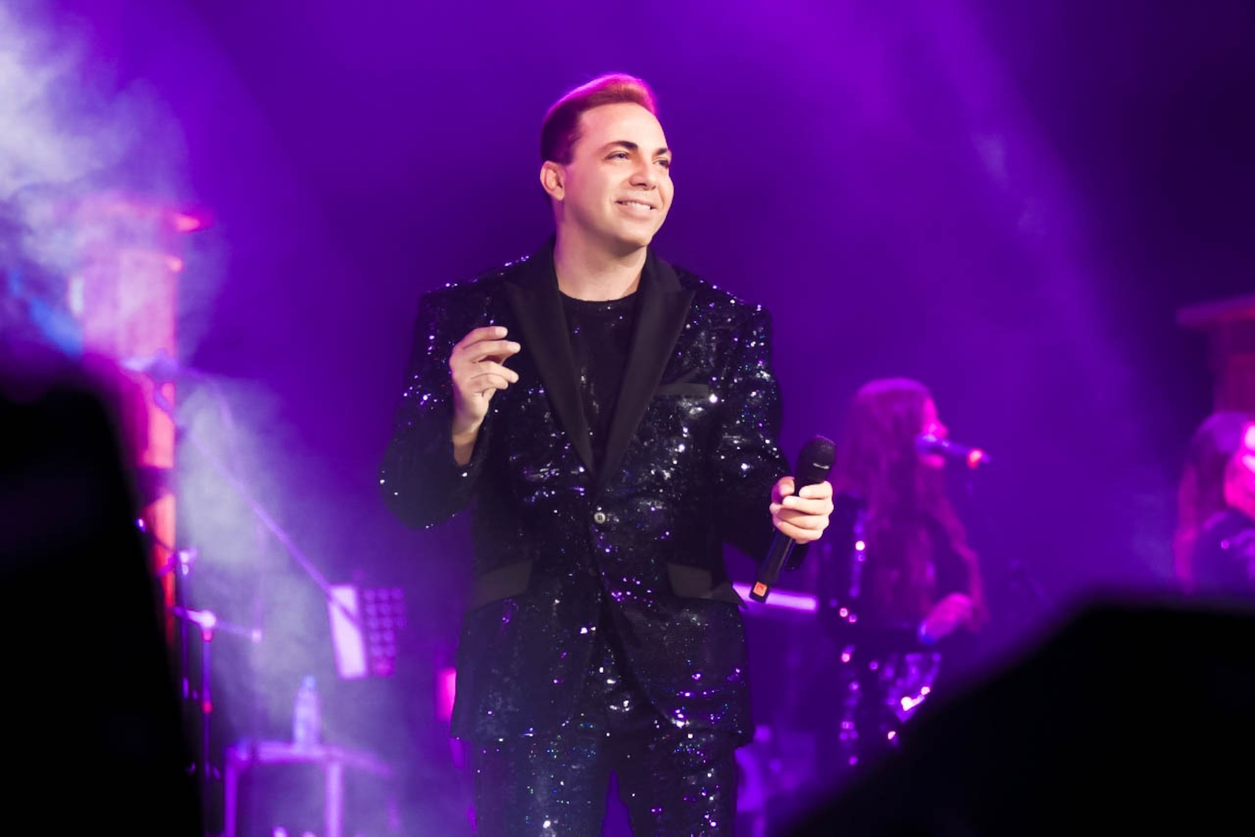 Cristian Castro reconoció que Luis Miguel no suele ser demasiado eufórico con la gente que lo rodea, aunque, también le hizo saber que si él quisiera podría cambiar esa parte de su personalidad.