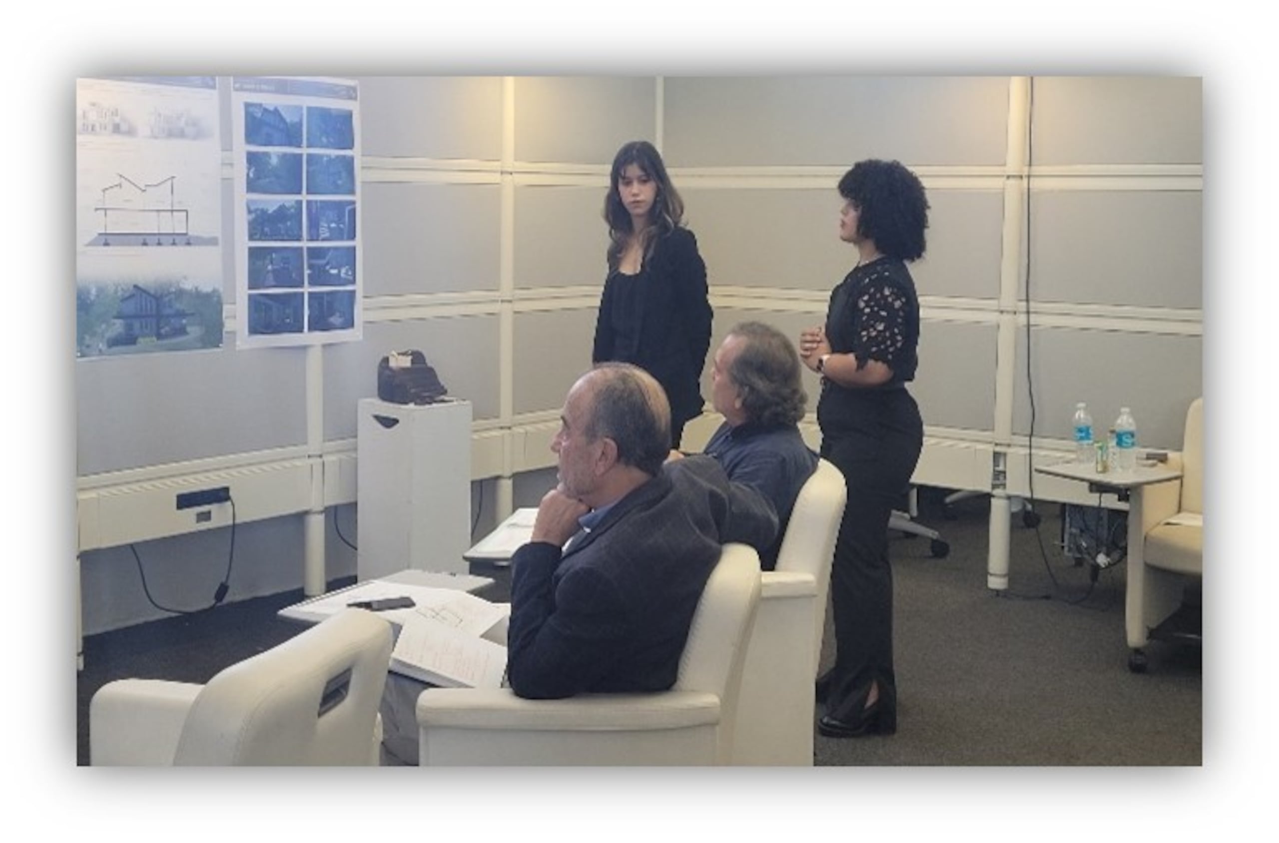 Estudiantes partícipes de WAT durante la evaluación de "midterm".