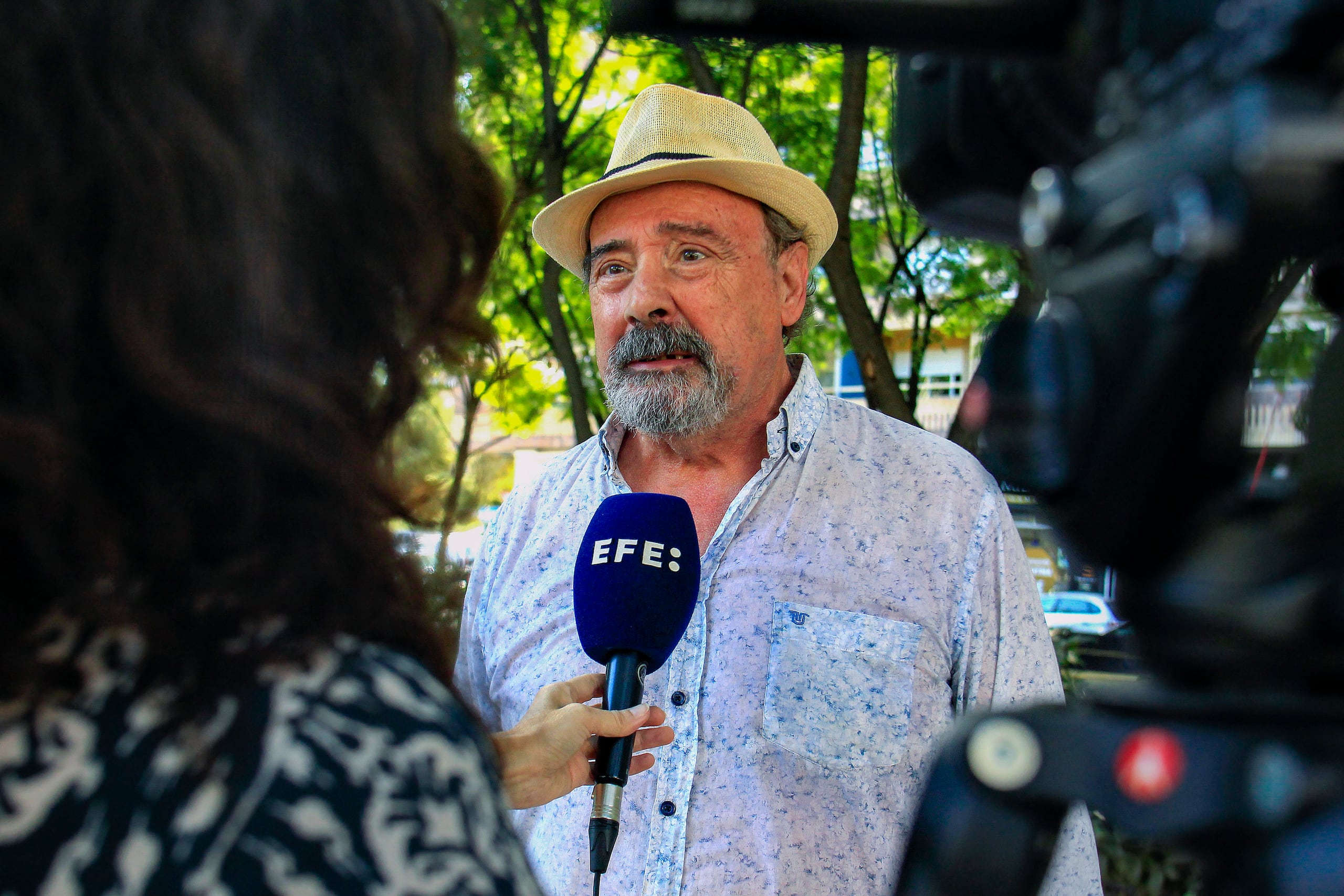 El jubilado español José Ignacio Villameriel, de 78 años y residente en Alicante, durante la entrevista con EFE en la que afirma haber denunciado ante la Policía haber perdido todos sus ahorros víctima de una 'estafa del amor' creada con Inteligencia Artificial (IA). EFE/Morell