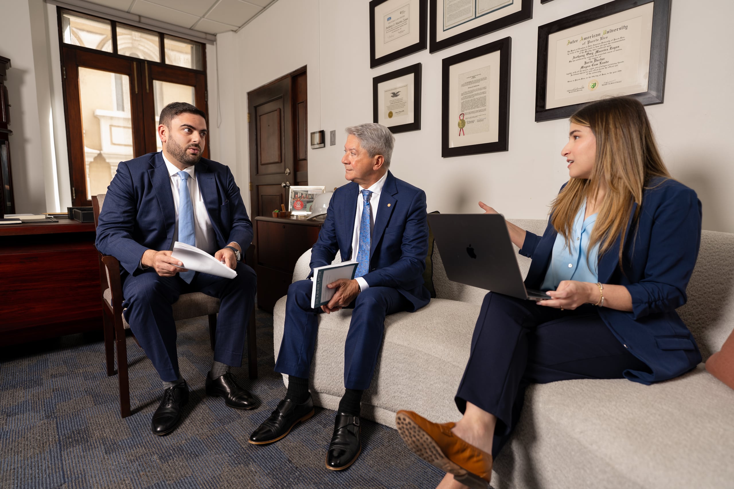Uno de los distintivos del bufete es la experiencia combinada de su equipo.