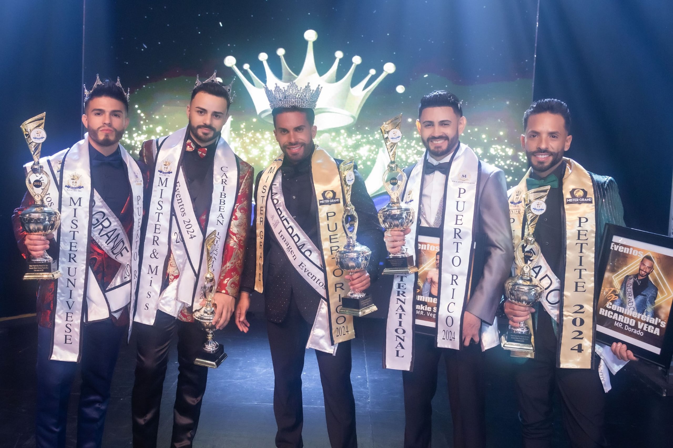 Recibieron sus títulos en una lucida actividad en el Teatro Ernesto Ramos Antonini en Barceloneta.