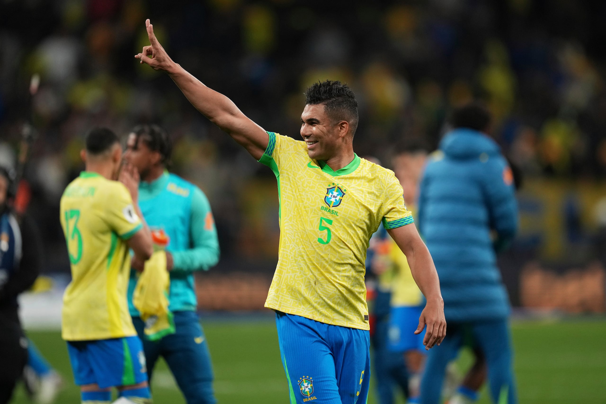 Casemiro, de la selección de Brasil, festeja al final del partido ante Paraguay, en el que su equipo obtuvo la clasificación al Mundial. Brasil es el único país que habrá jugado en todos los Mundiales cuando se celebre el del 2026.