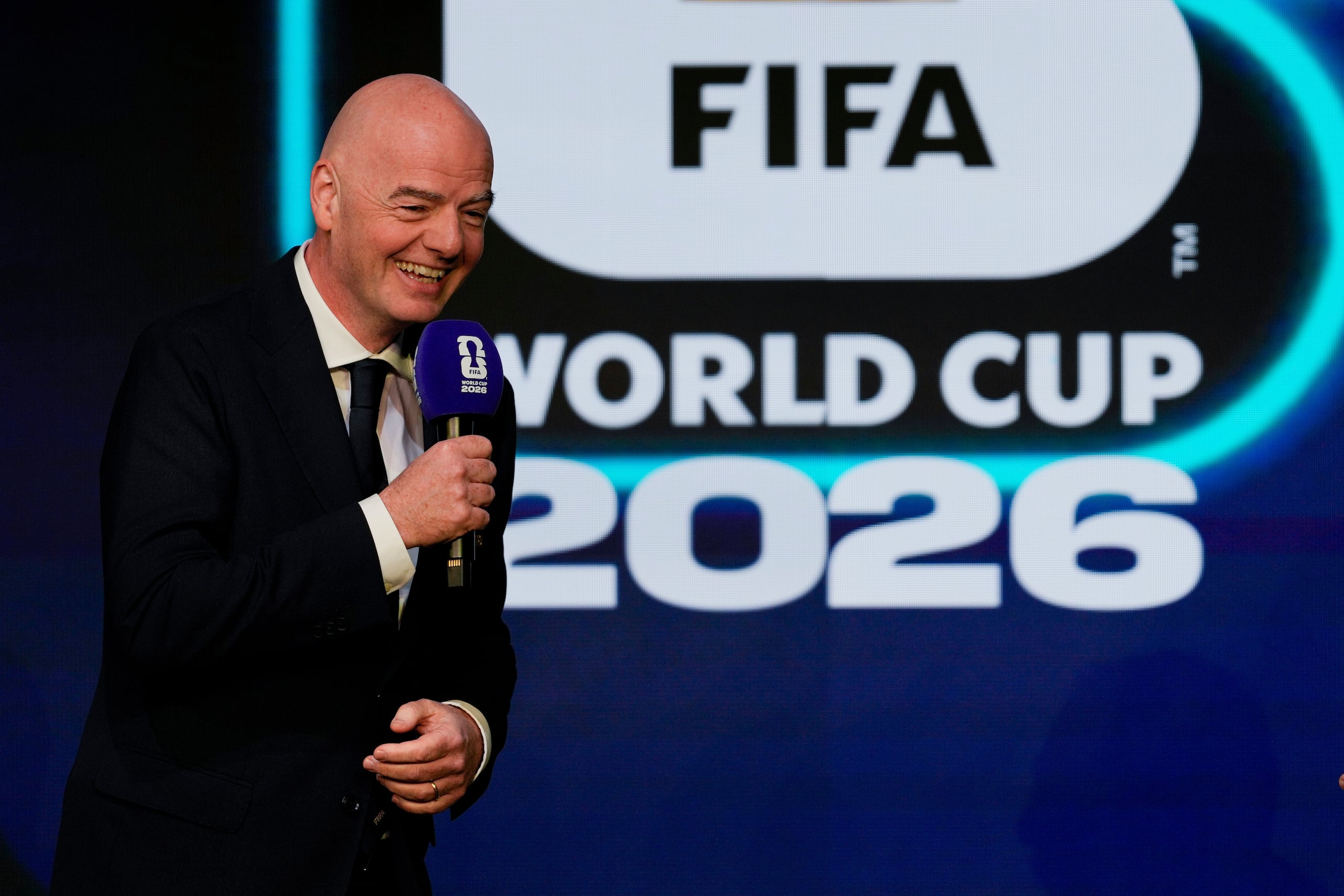 El presidente de la FIFA, Gianni Infantino, habla durante la revelación del calendario de juegos para la Copa Mundial de fútbol de 2026.