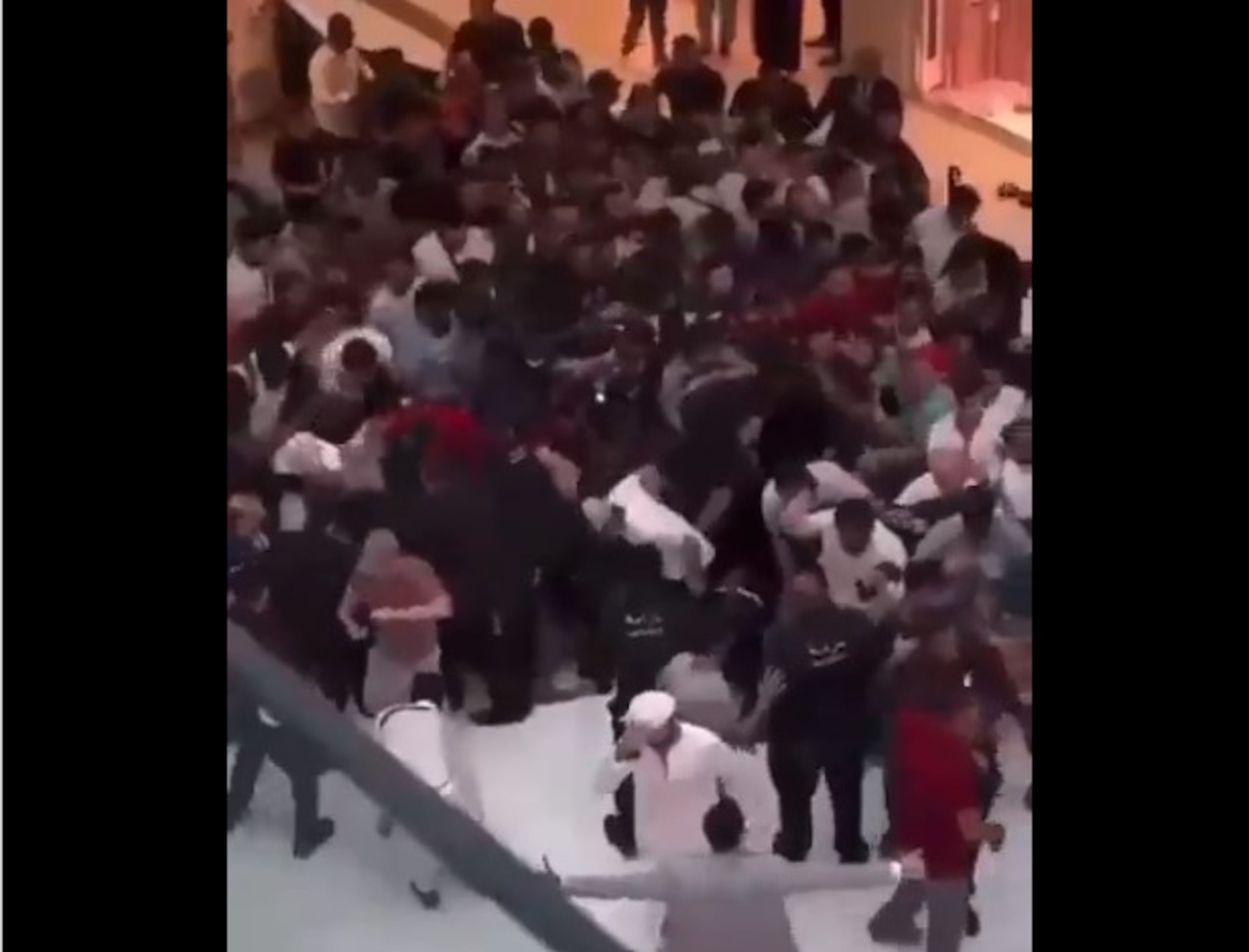 En la fila se registraron varias peleas.