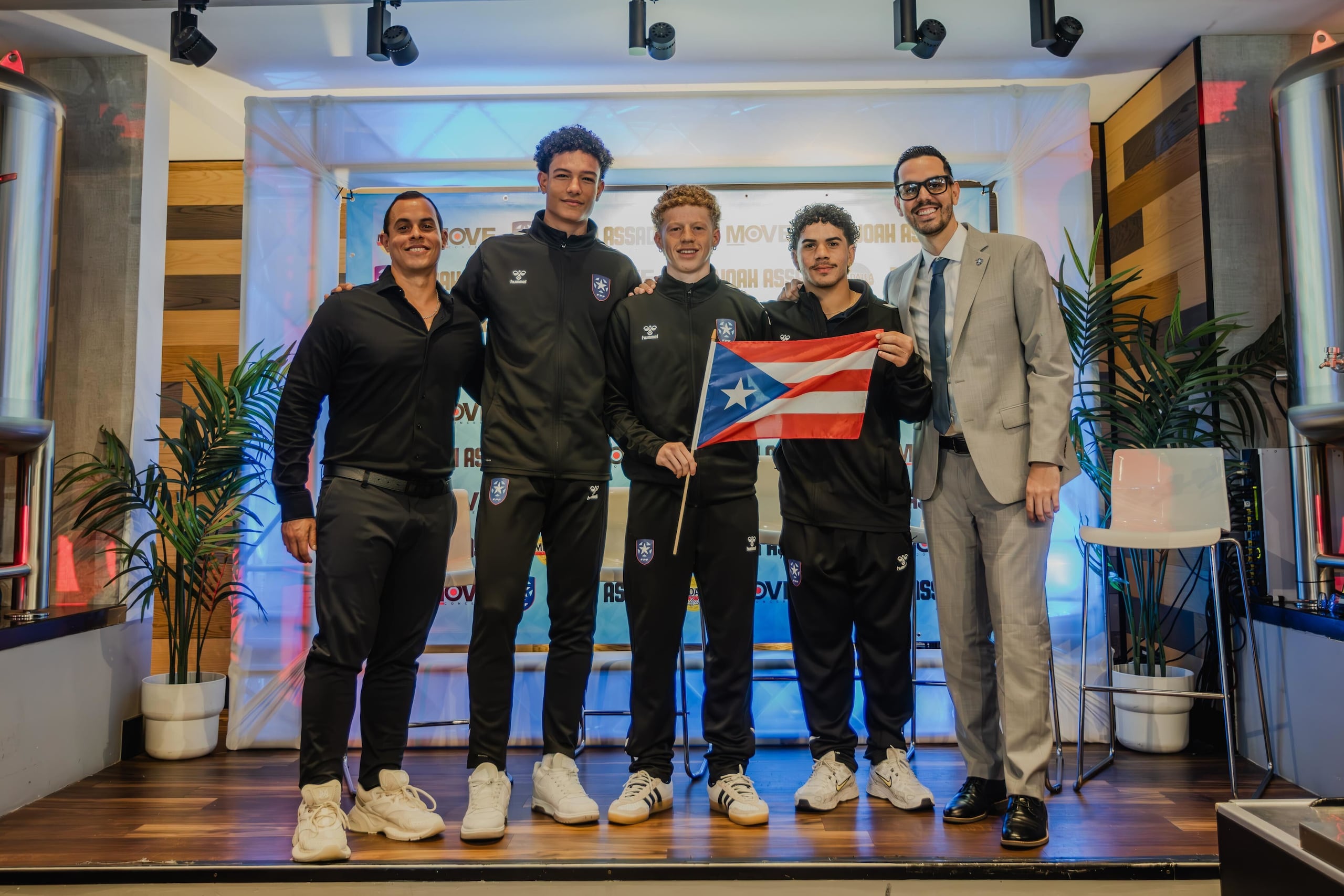 Los futbolistas Leandro Antonetti, Jeremy de León y Wilfredo Rivera dijeron presente en una conferencia de prensa de cara al amistoso entre la Selección Nacional y República Dominicana en el Estadio Juan Ramón Loubriel, de Bayamón.