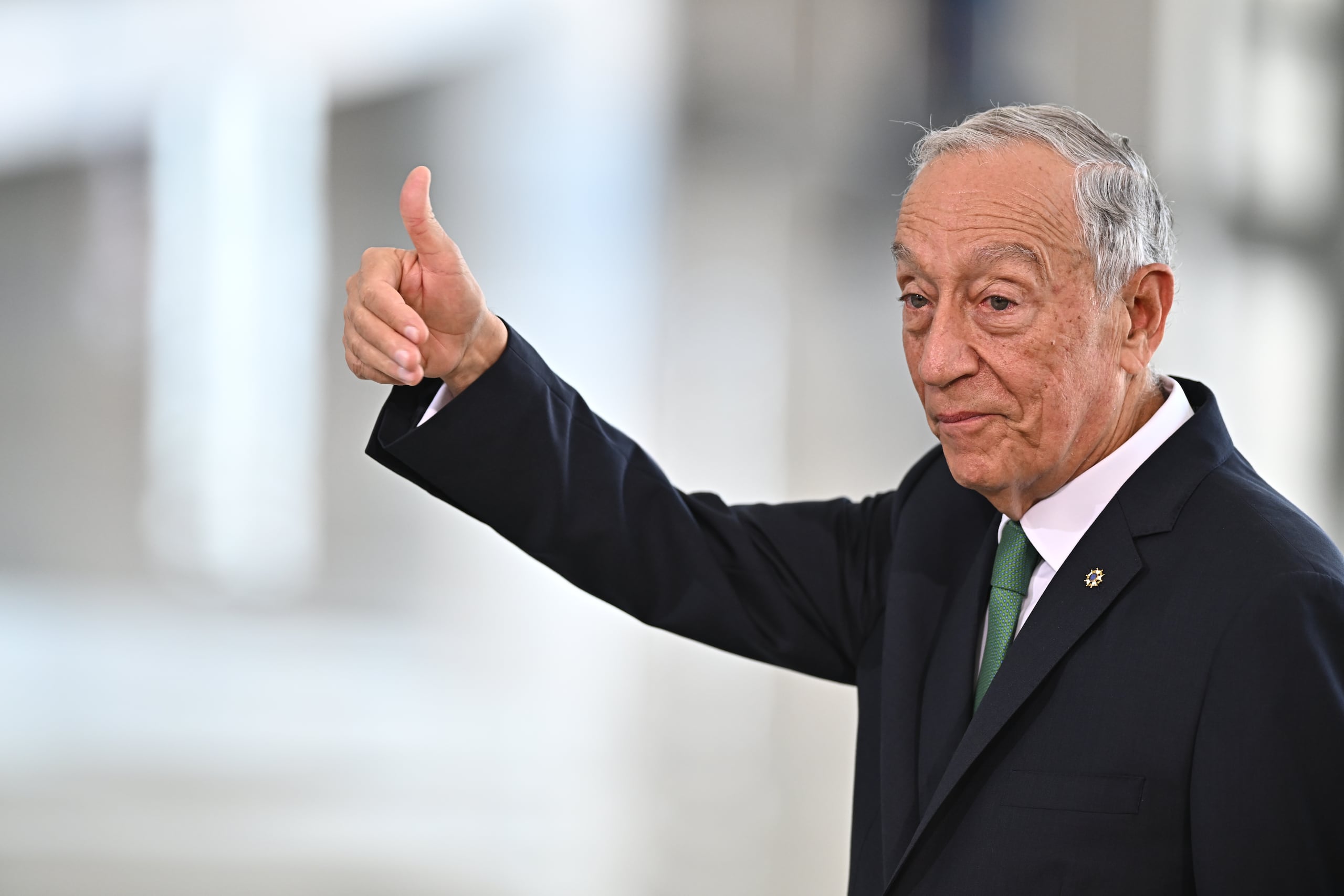 Mientras se resuelve que pasará con el parlamento, las elecciones presidenciales en las que los portugueses elegirán al sucesor de Marcelo Rebelo de Sousa, se celebrarán el 25 de enero de 2026.
