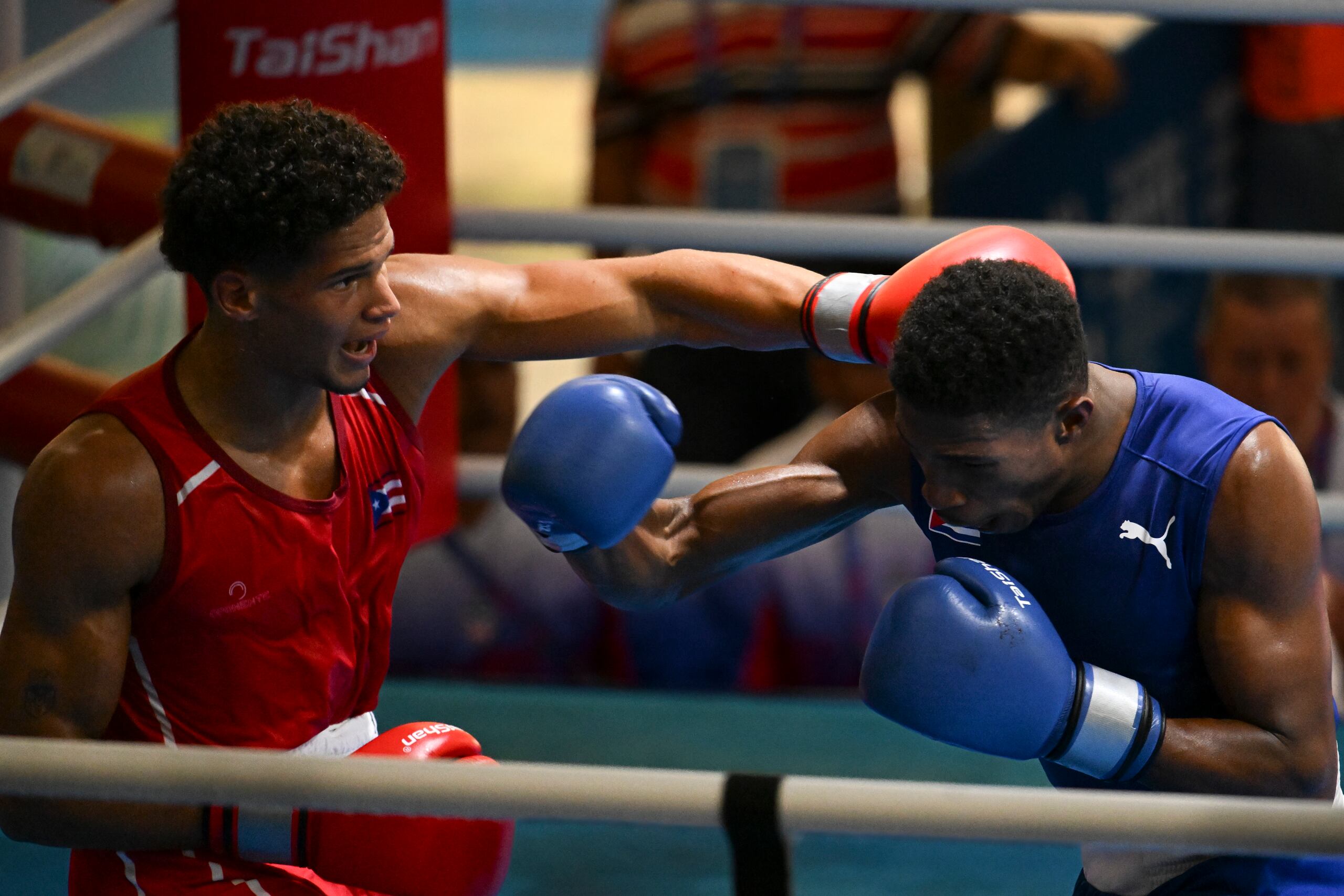 Ángel Llanos (izquierda) se apuntó un triunfo en su primer compromiso del Preolímpico al doblegar a Yassine Elouarz, de Marruecos.