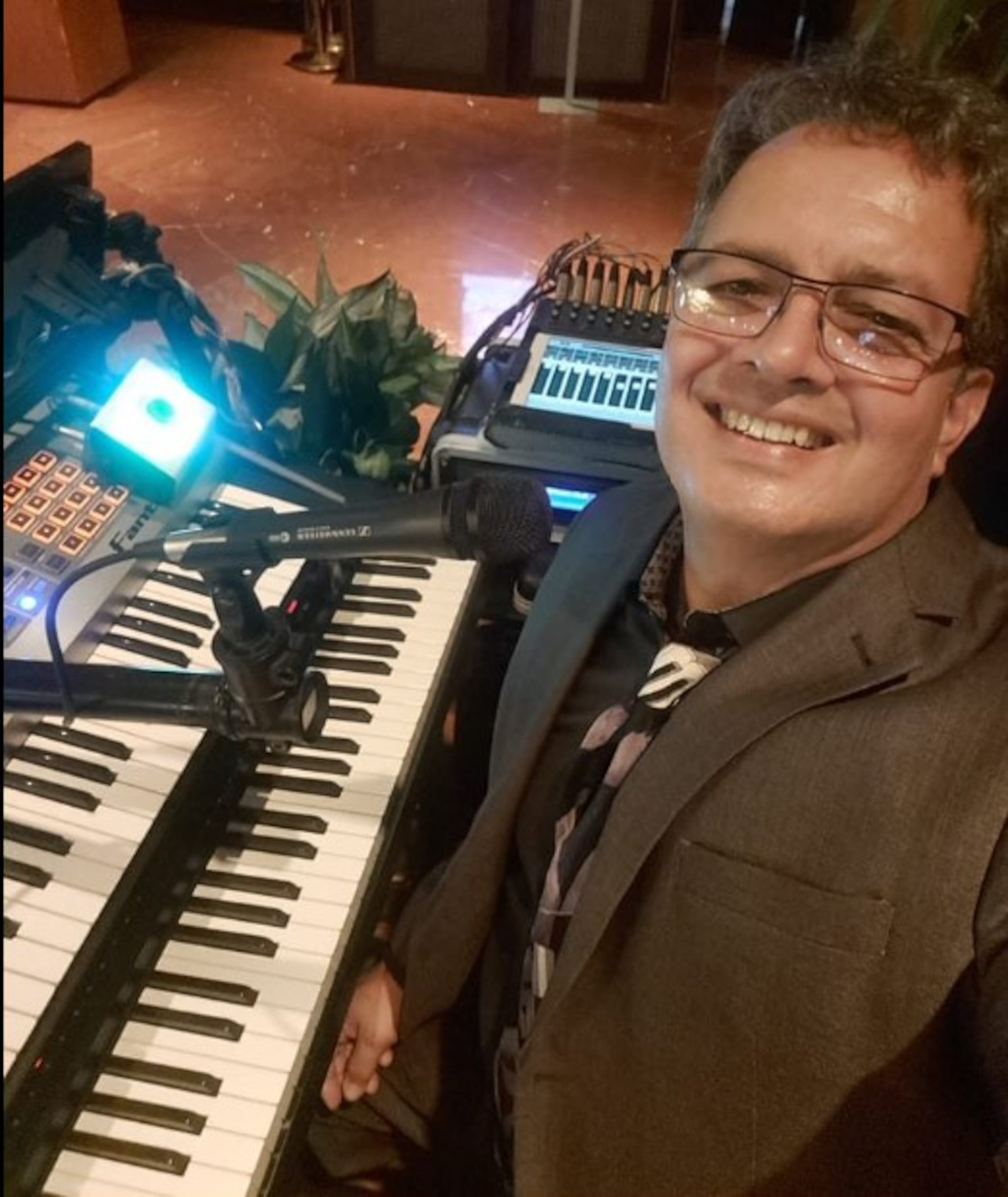 Junior Laredo paricipará en la velada en el Centro de Bellas Artes.