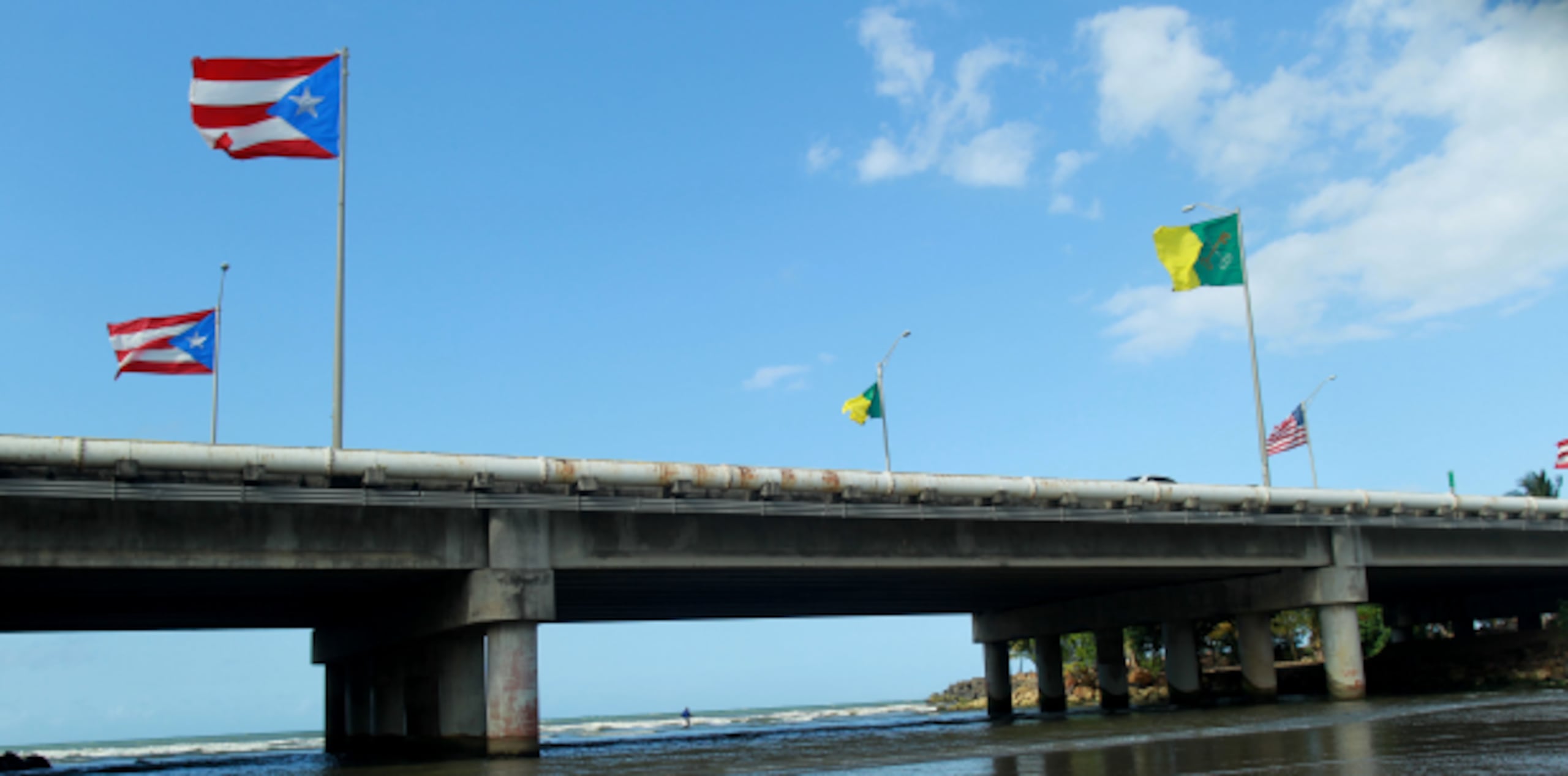 Puente de las Banderas en Toa Baja. (Archivo)