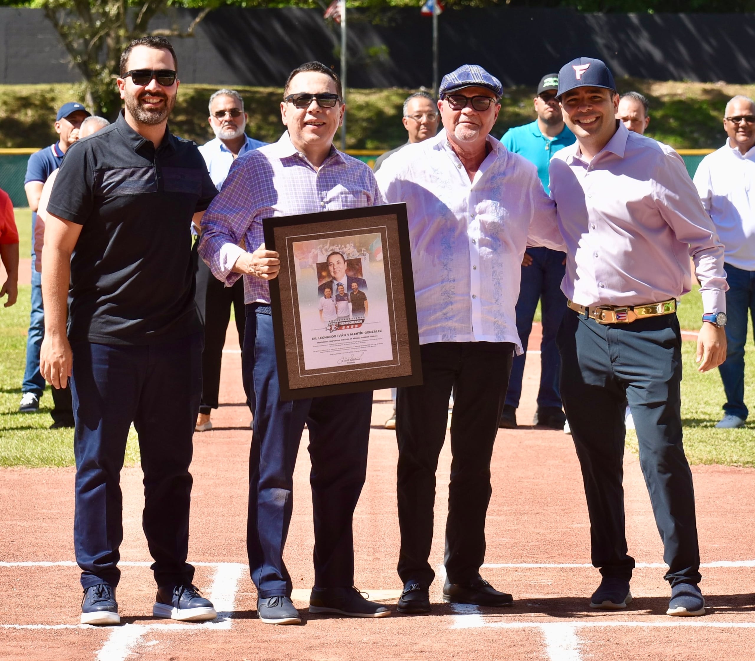 La temporada 86 de la pelota Doble A le es dedicada al exapoderado de Florida, Dr. Leonardo Valentín.