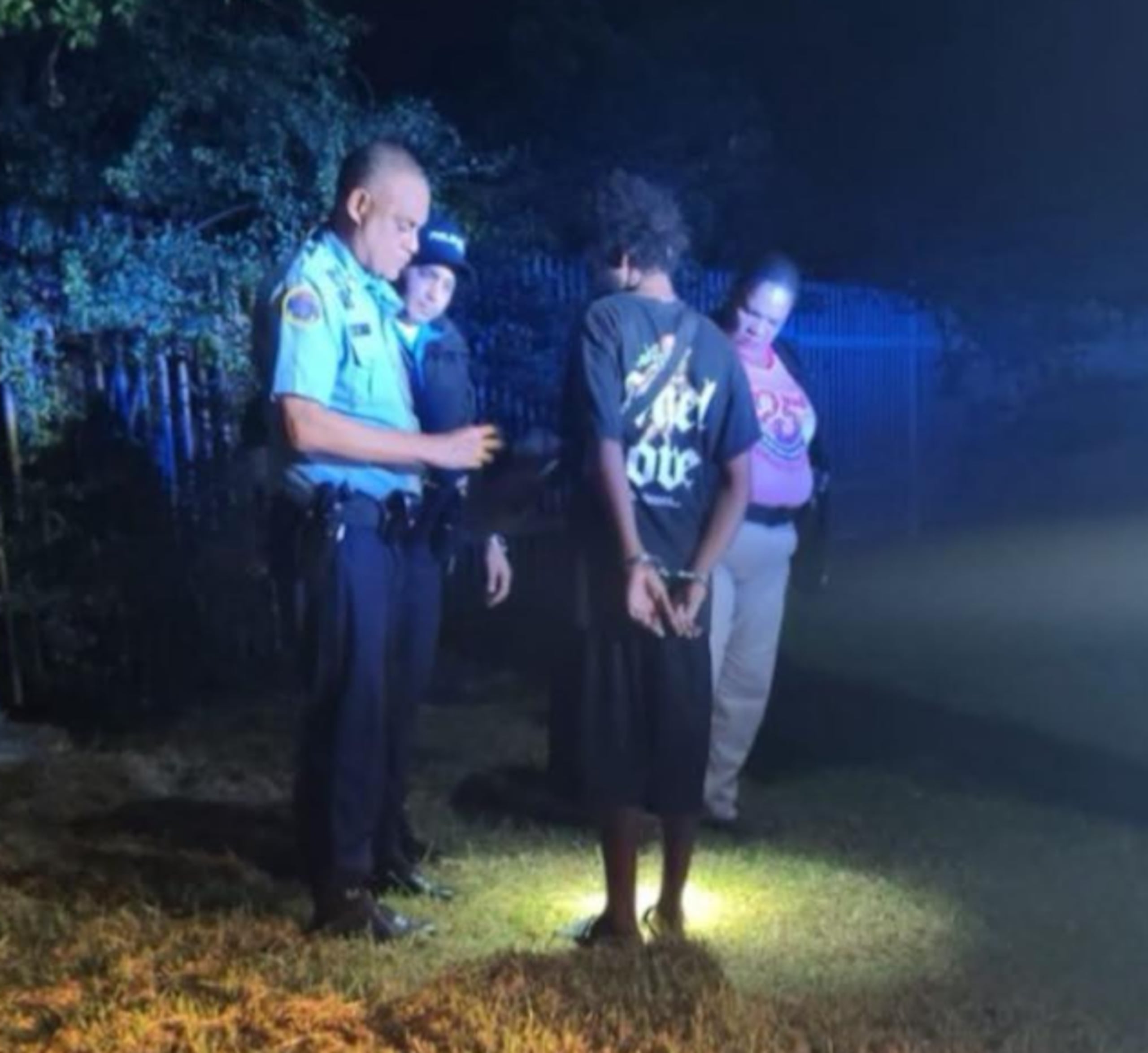 Hombre detenido en escuela de Guayama.