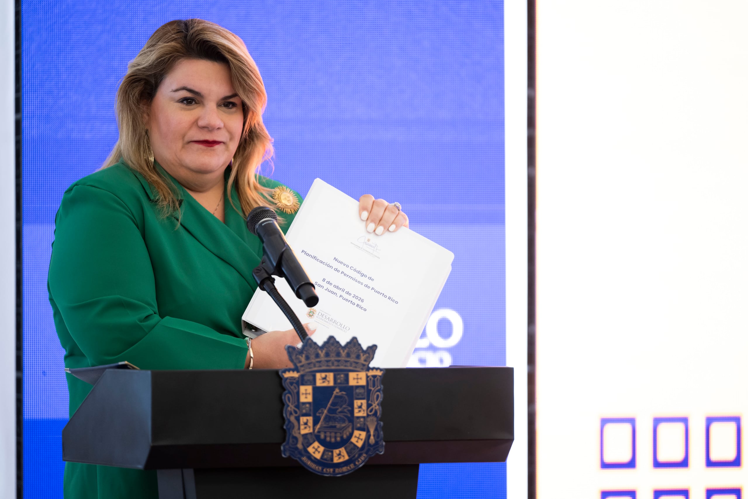 La gobernadora Jenniffer González presenta su Reforma de Permisos. FOTO POR: Carlos Rivera Giusti/GFR Media