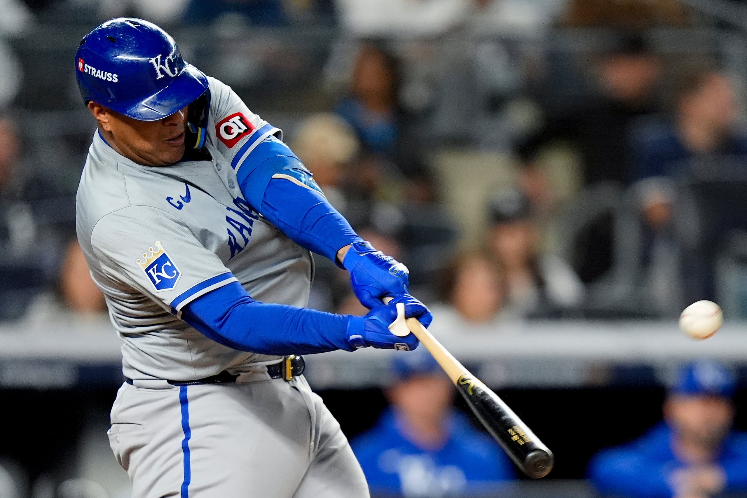 Pérez disparó un jonrón al abrir el cuarto inning, es el último sobreviviente de los Reales de 2015.