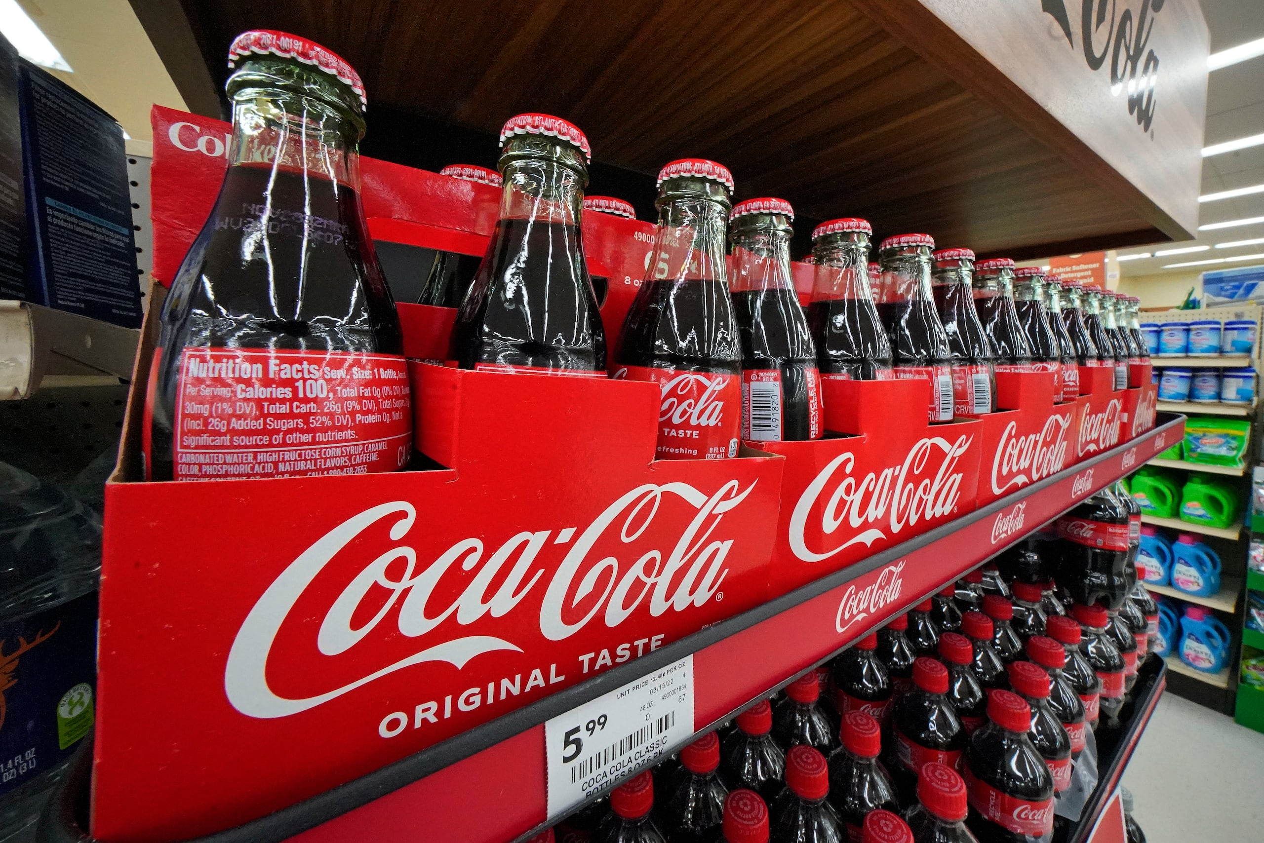 Coca Cola ha complacido durante mucho tiempo a los fanáticos estadounidenses del azúcar de caña importando botellas de vidrio de Coca-Cola mexicana a Estados Unidos desde 2005.